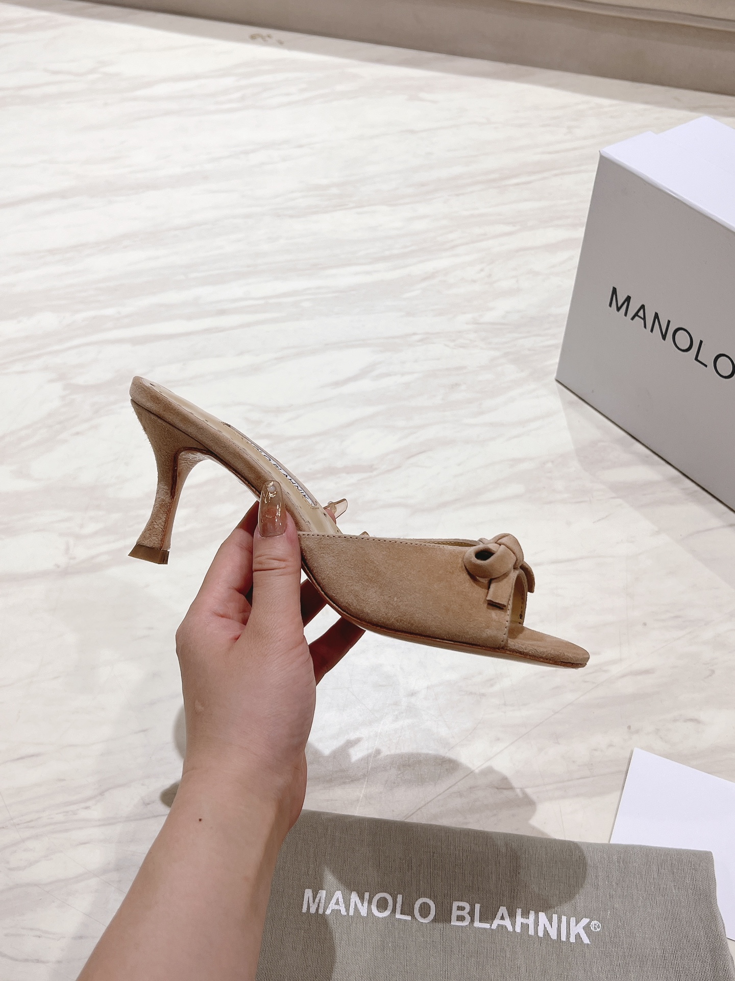 Manolo Blahnik New Women's Leather Heeled Sandals with Bow Detail 6 i1713170661 673 0