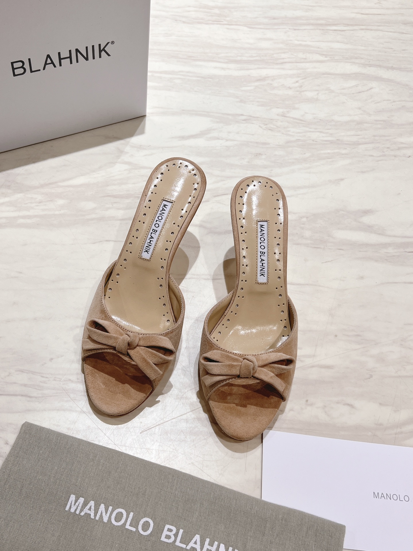Manolo Blahnik New Women's Leather Heeled Sandals with Bow Detail 10 i1713170661 8053 0