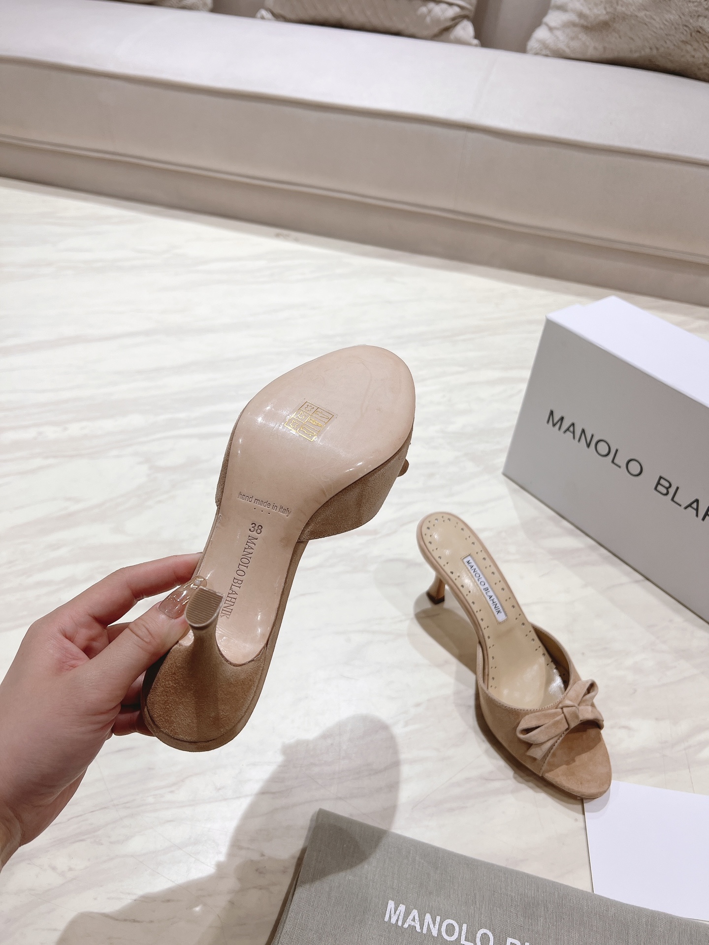 Manolo Blahnik New Women's Leather Heeled Sandals with Bow Detail 5 i1713170662 2873 0