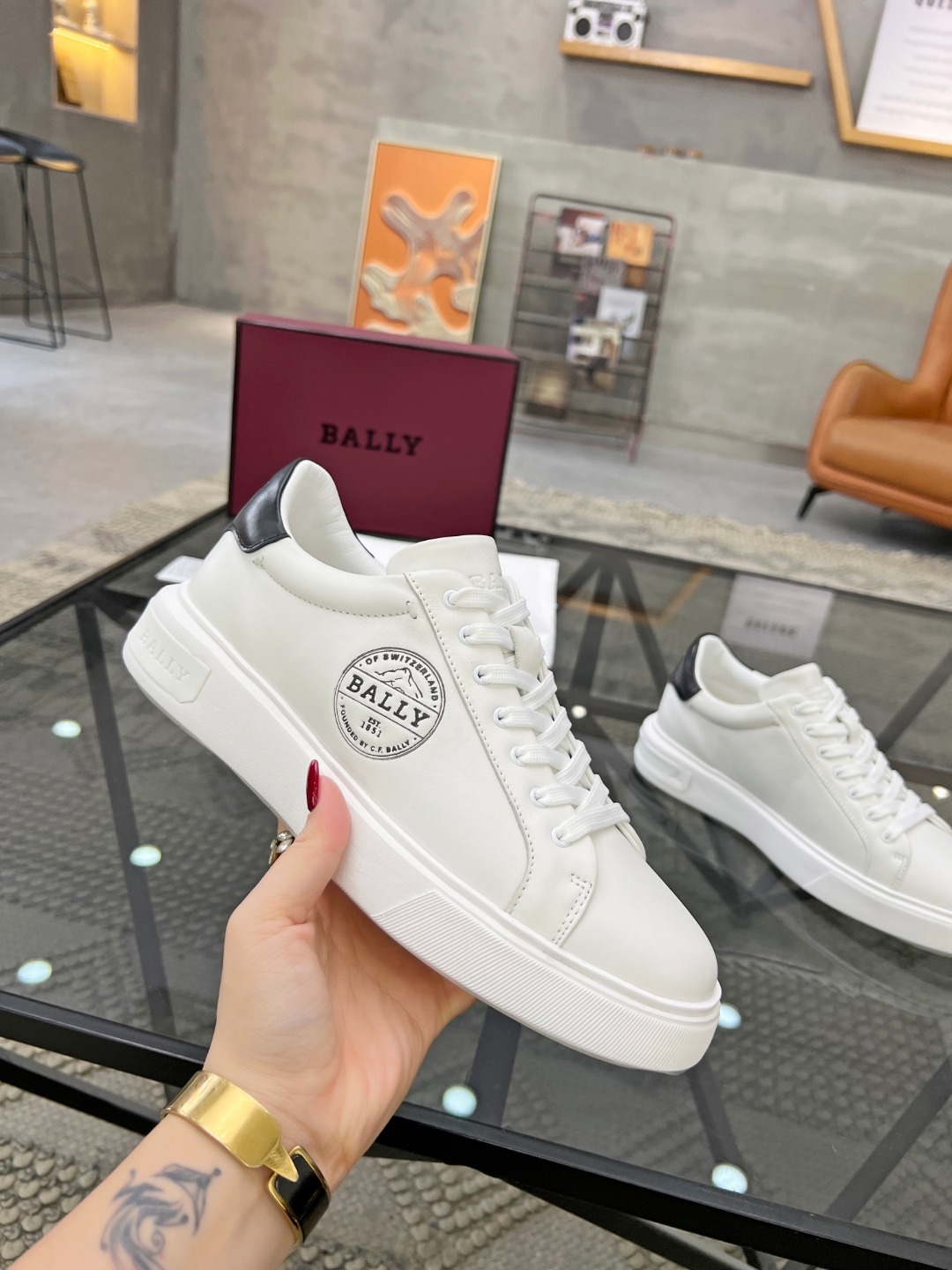 Alternative view of Sneakers 10797