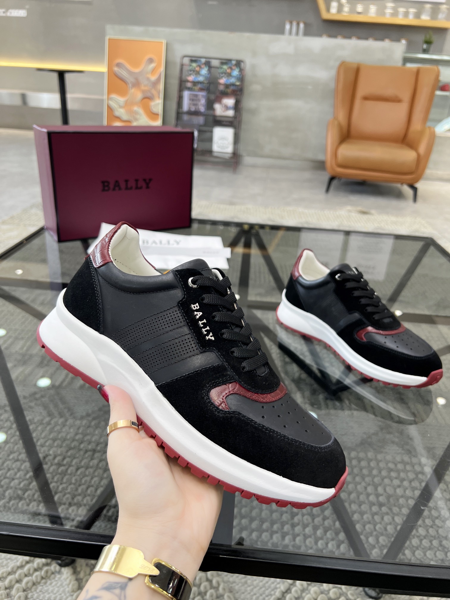 Alternative view of Sneakers 10796