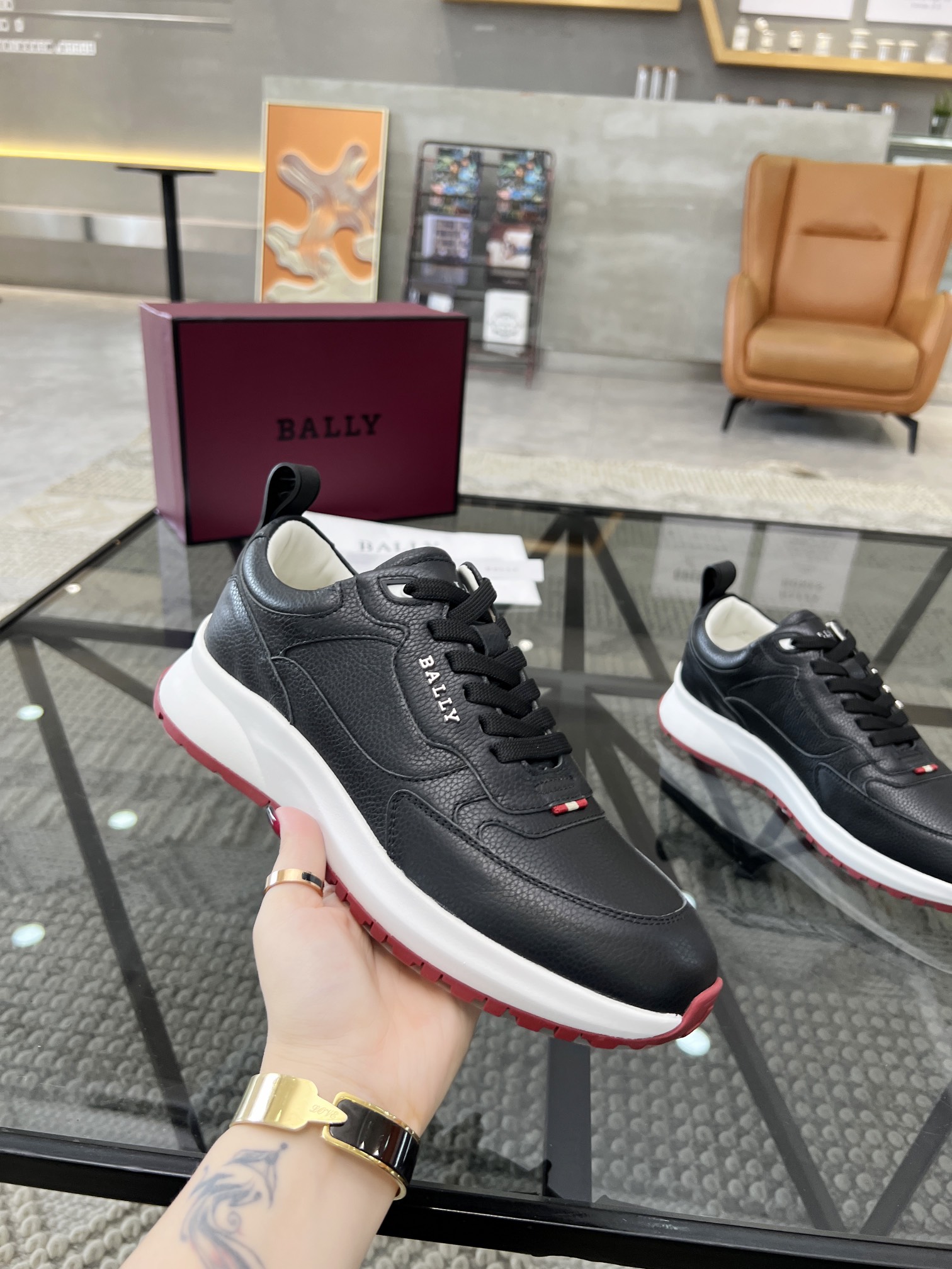 Alternative view of Sneakers 10795