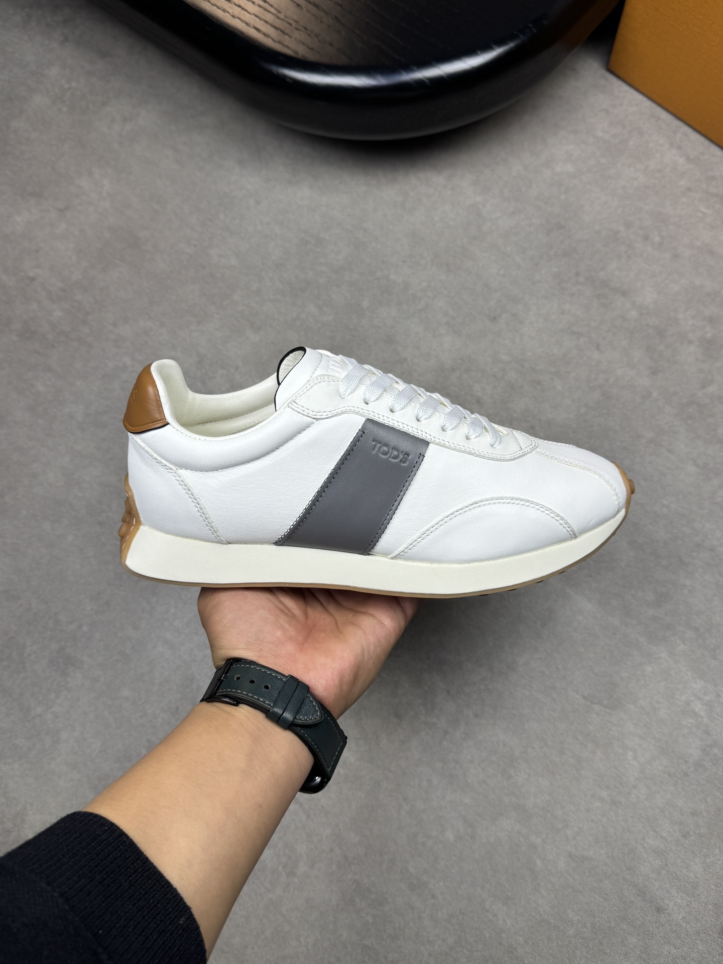 Alternative view of Sneakers 13438