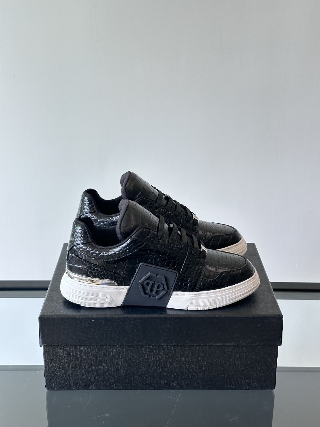 Alternative view of Sneakers 10808