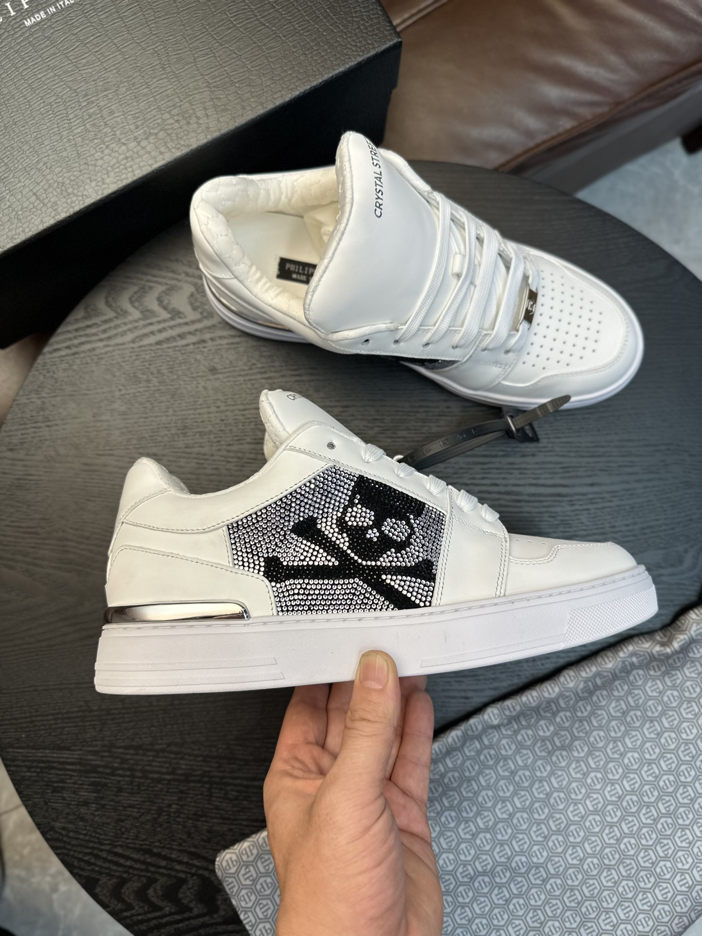 Alternative view of Sneakers 10806