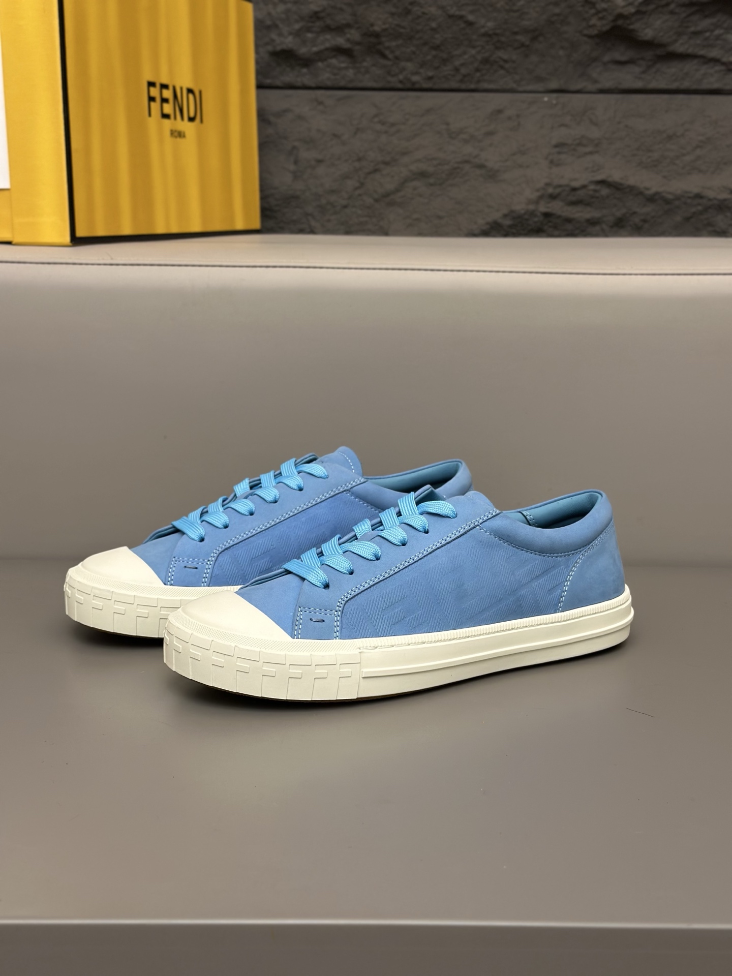 Fendi Sneakers 10904