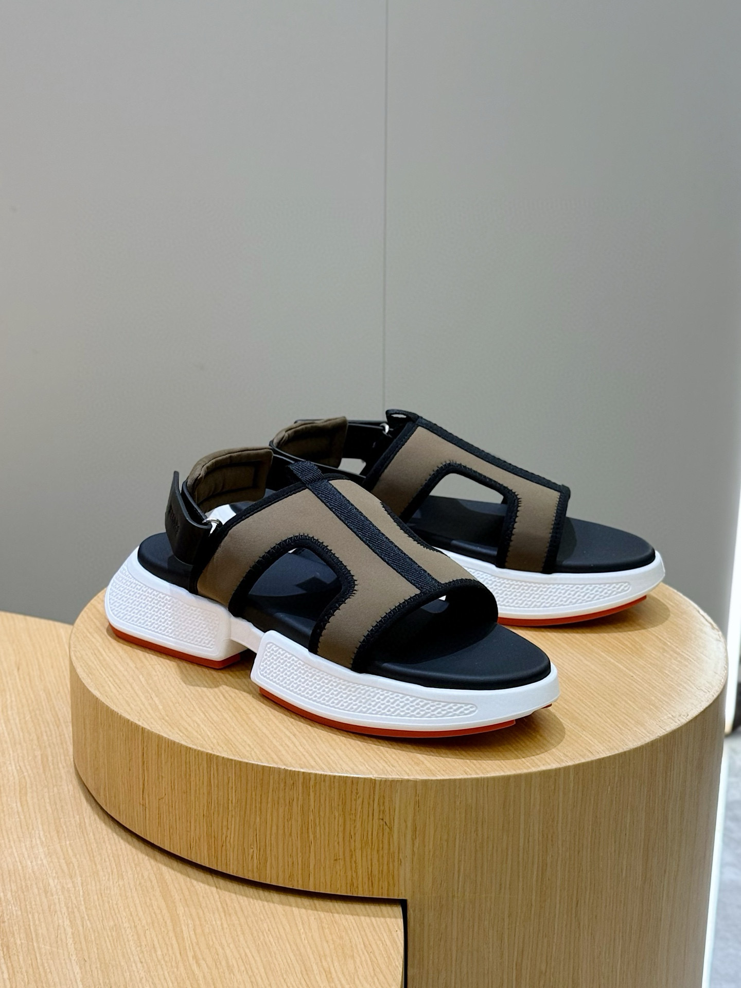 Alternative view of Sandals 10834