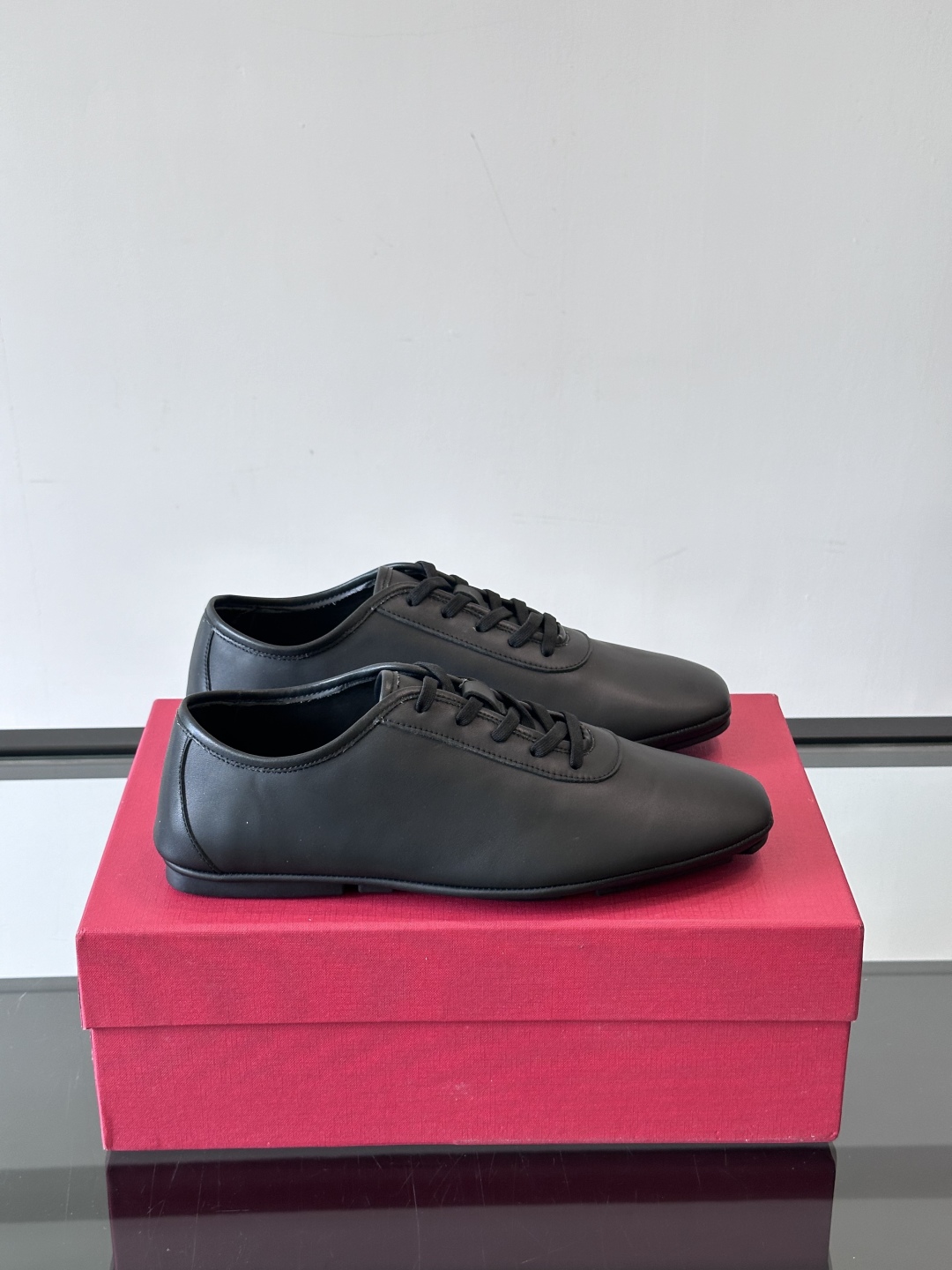 Alternative view of Sneakers 10825