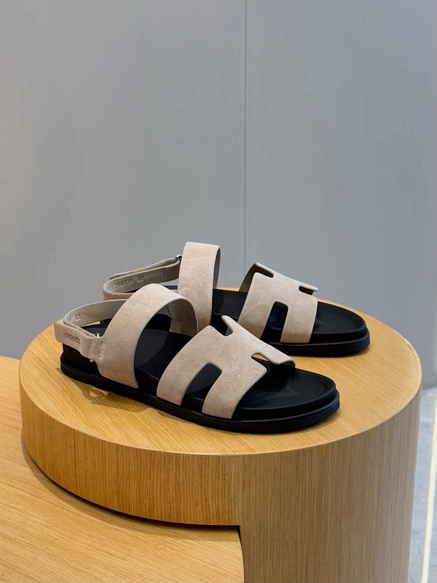 Alternative view of Sandals 10832