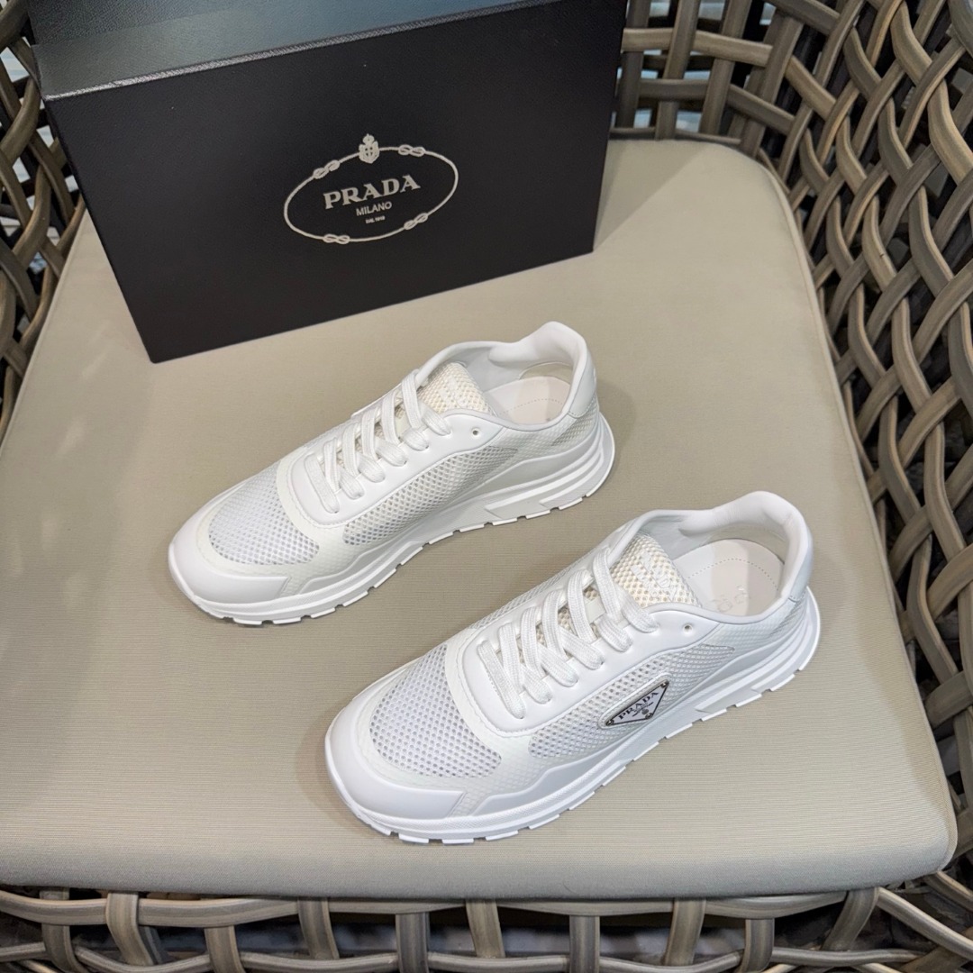 Alternative view of Sneakers 10867