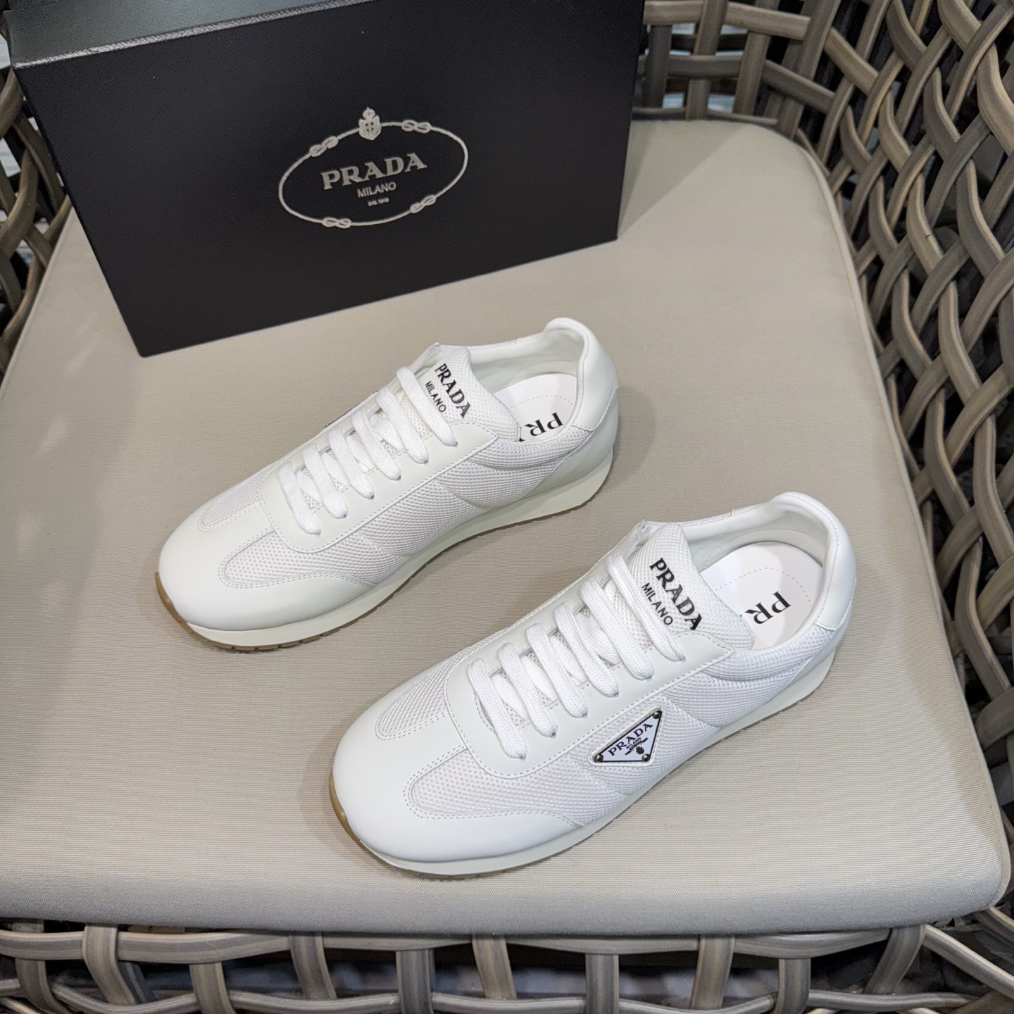 Alternative view of Sneakers 10866
