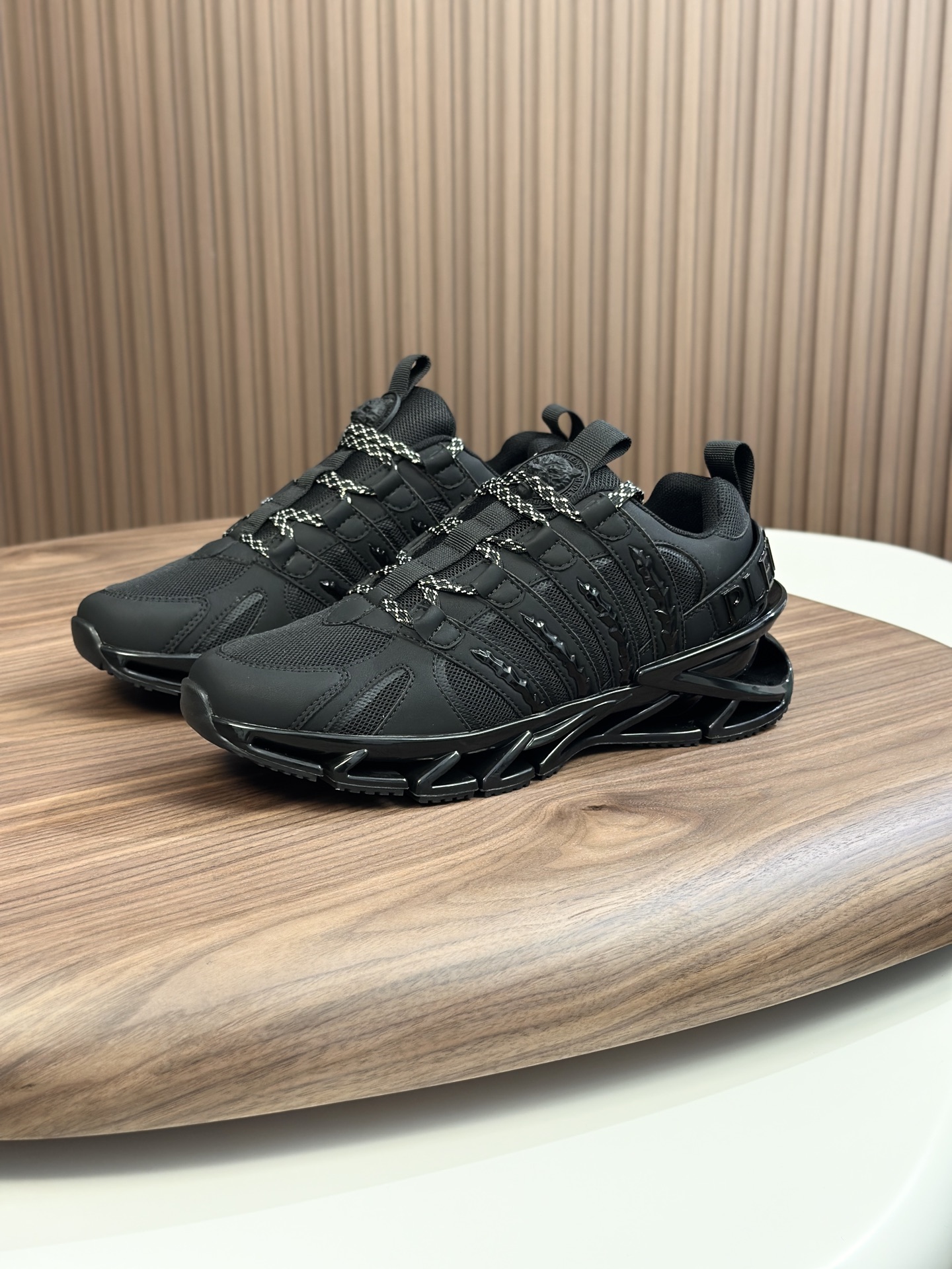 Alternative view of Sneakers 13437