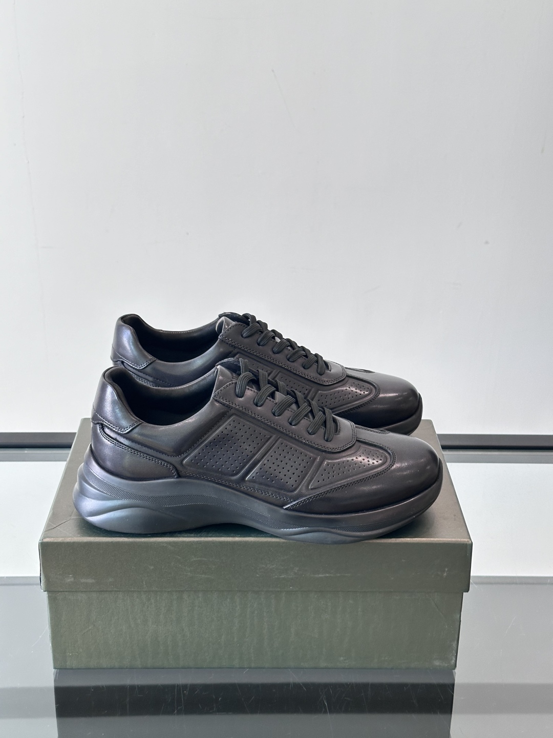 Alternative view of Sneakers 10820