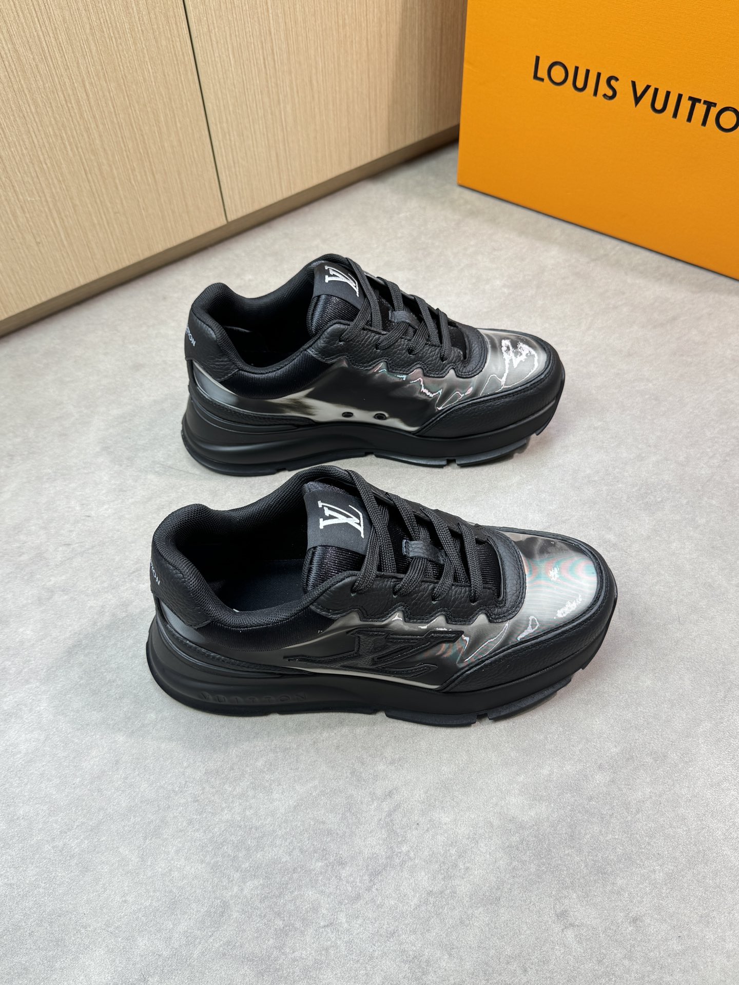 Louis Vuitton Sneakers 10815