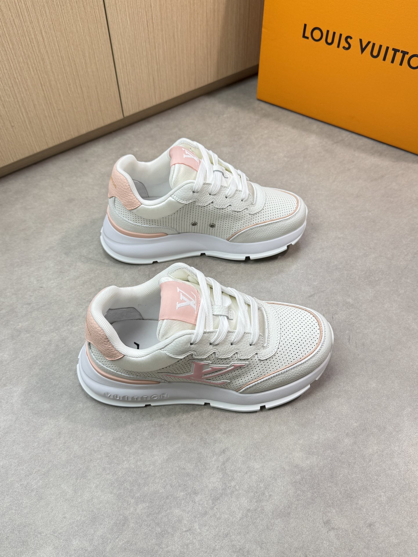 Alternative view of Louis Vuitton Sneakers 10815