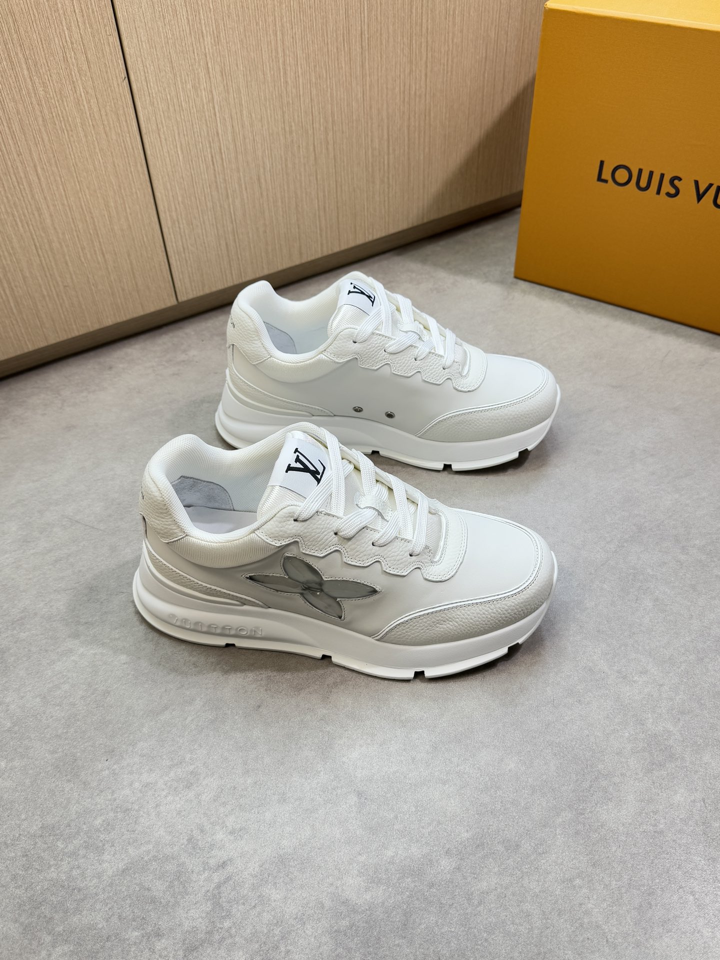 Alternative view of Louis Vuitton Sneakers 10813