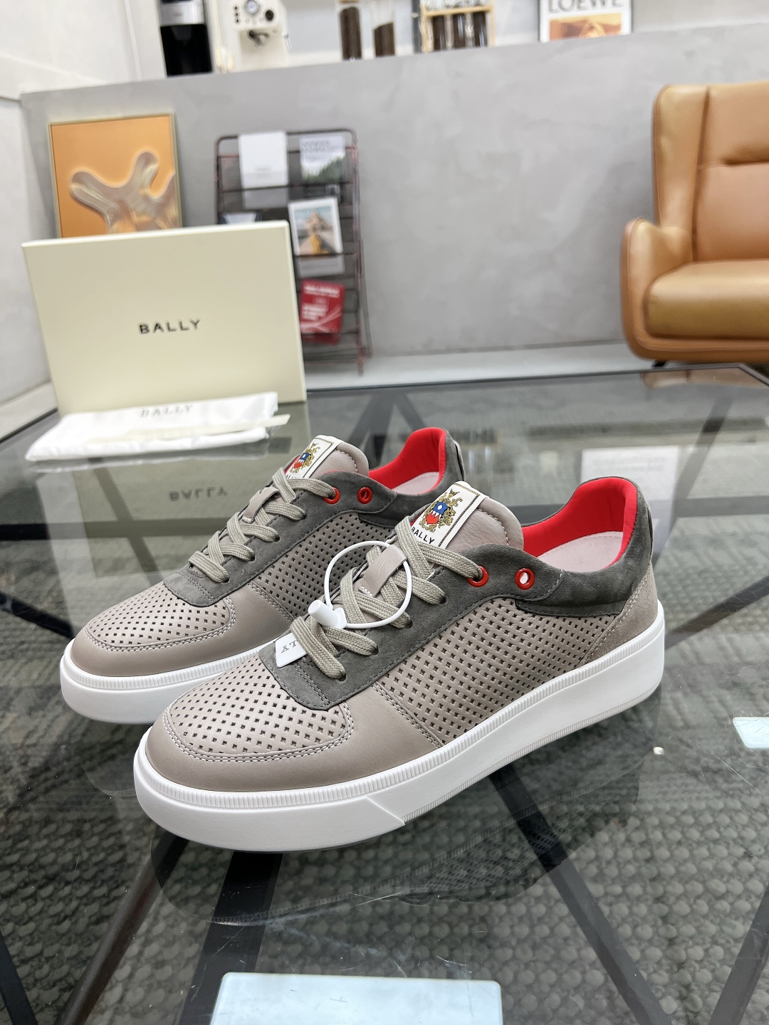 Alternative view of Sneakers 10925