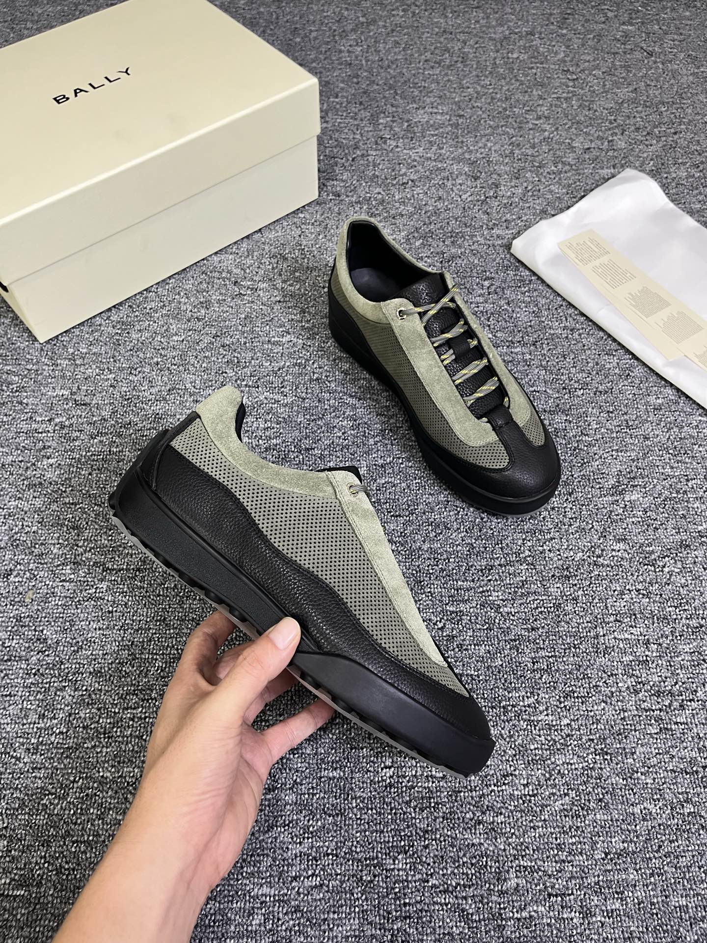 Alternative view of Sneakers 10923