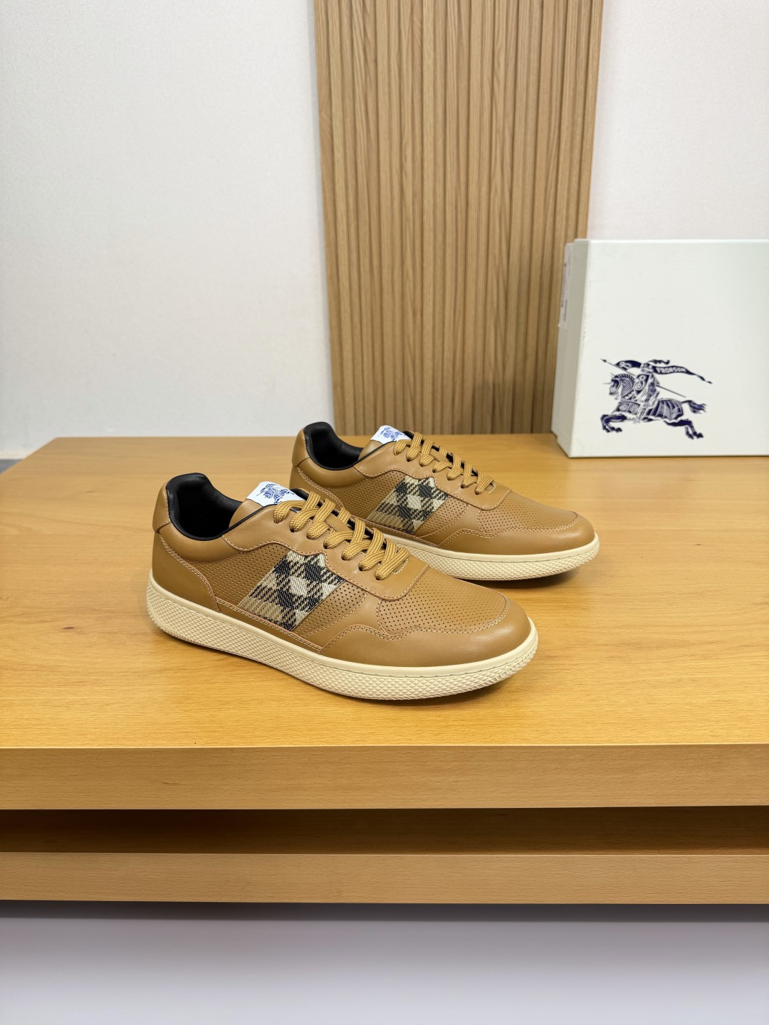 Burberry Sneakers 13481