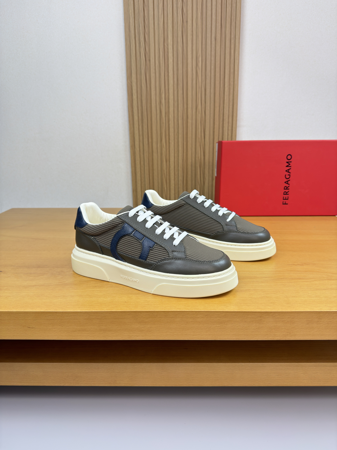 Ferragamo shoe — photo 5