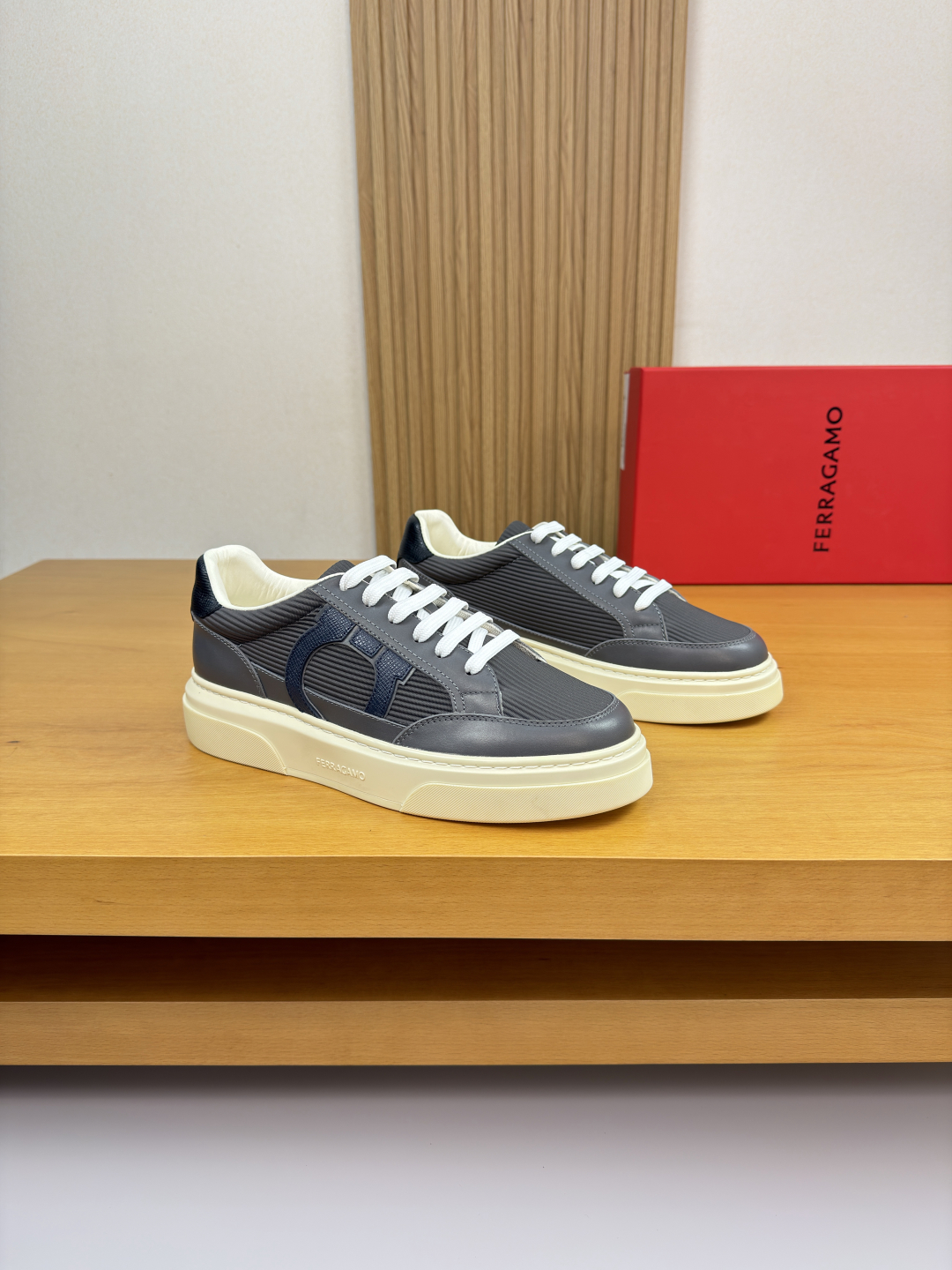 Ferragamo shoe — photo 6