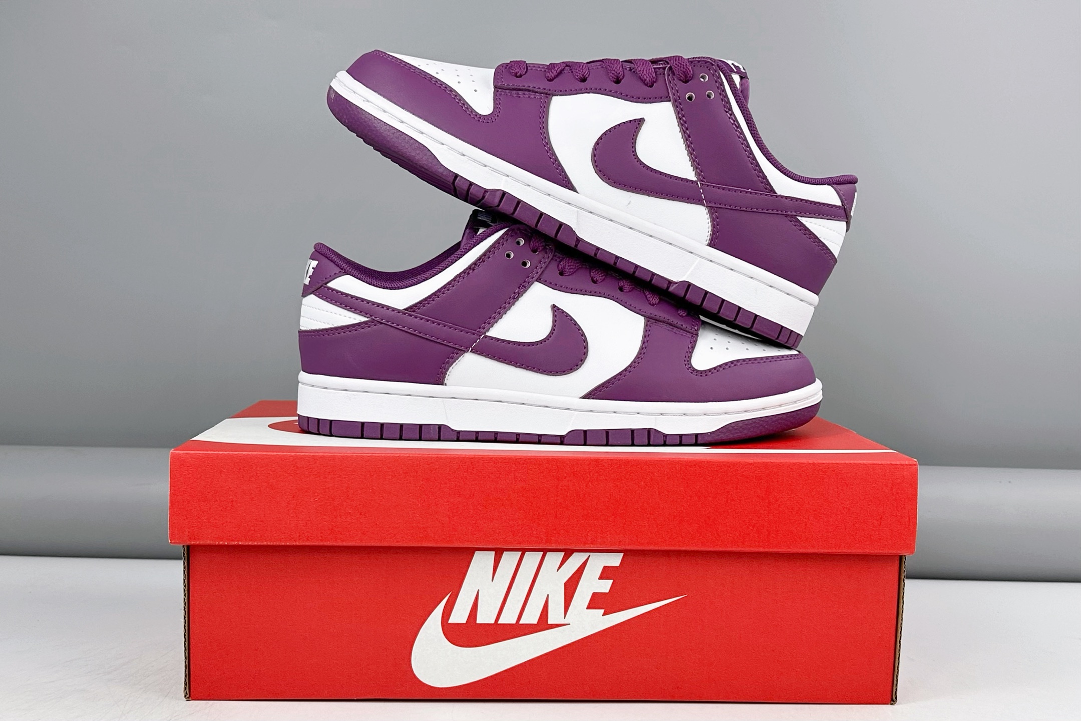 💰180
公司级✅Nike Dunk Low Next Nature 紫白
此款以简约大方的造型设计，给人以随性休闲的时尚格调，穿着舒适轻便，运动灵活自如，满足日常个性穿搭。
货号：DV0833 107
Size：36 36.5 37.5 38 38.5 39 40 40.5 41 42 42.5 43 44 44.5 45 46 