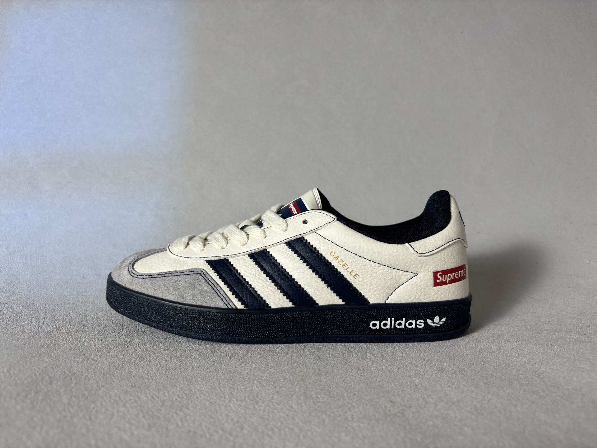 💰💰120 独家纯原
【AD】Adidas originals Samba OG x LV联名
桑巴舞系列复古经典轻便板鞋 
此款以简约大方的造型设计 给人以随性休闲的时尚格调 
穿着舒适轻便，运动灵活自如 满足日常个性穿搭
货号：DM1234- 003
Size：36 36.5 37 38 38.5 39 40 40.5 41 42 42.5 43 44 44.5 45