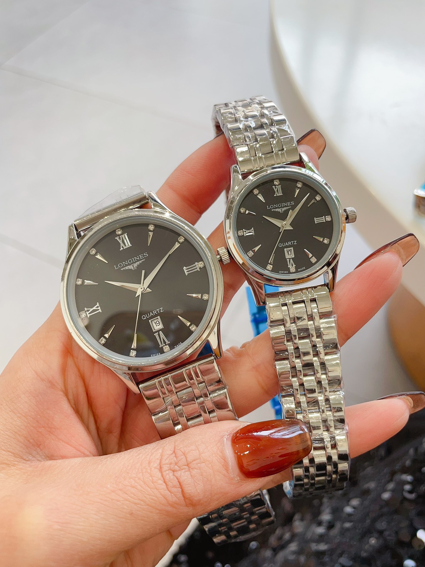 Luxury Quartz Wristwatch Set: White Shell $150, Shell $170, Belt $20 - 图片 5