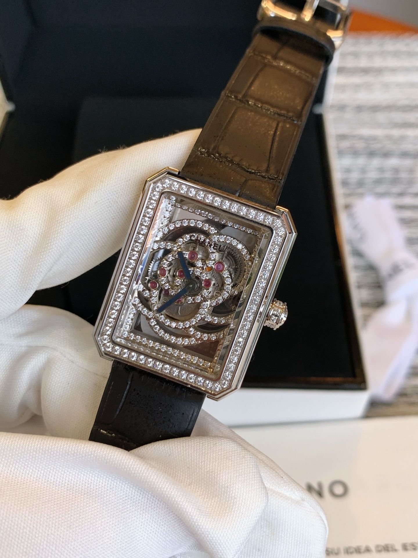 Chanel Première Camélía Skeleton Wristwatch: Elegance and Power in Design - 图片 3