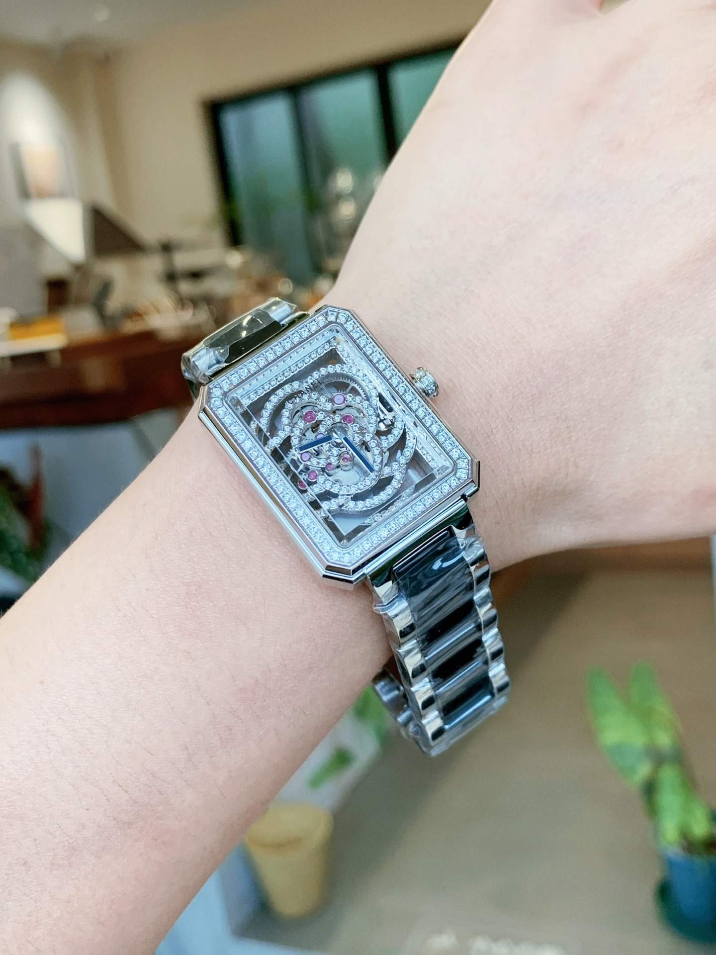 Chanel Tea Flower Wristwatch: Elegant Design with Mountain Tea Elements - 图片 7