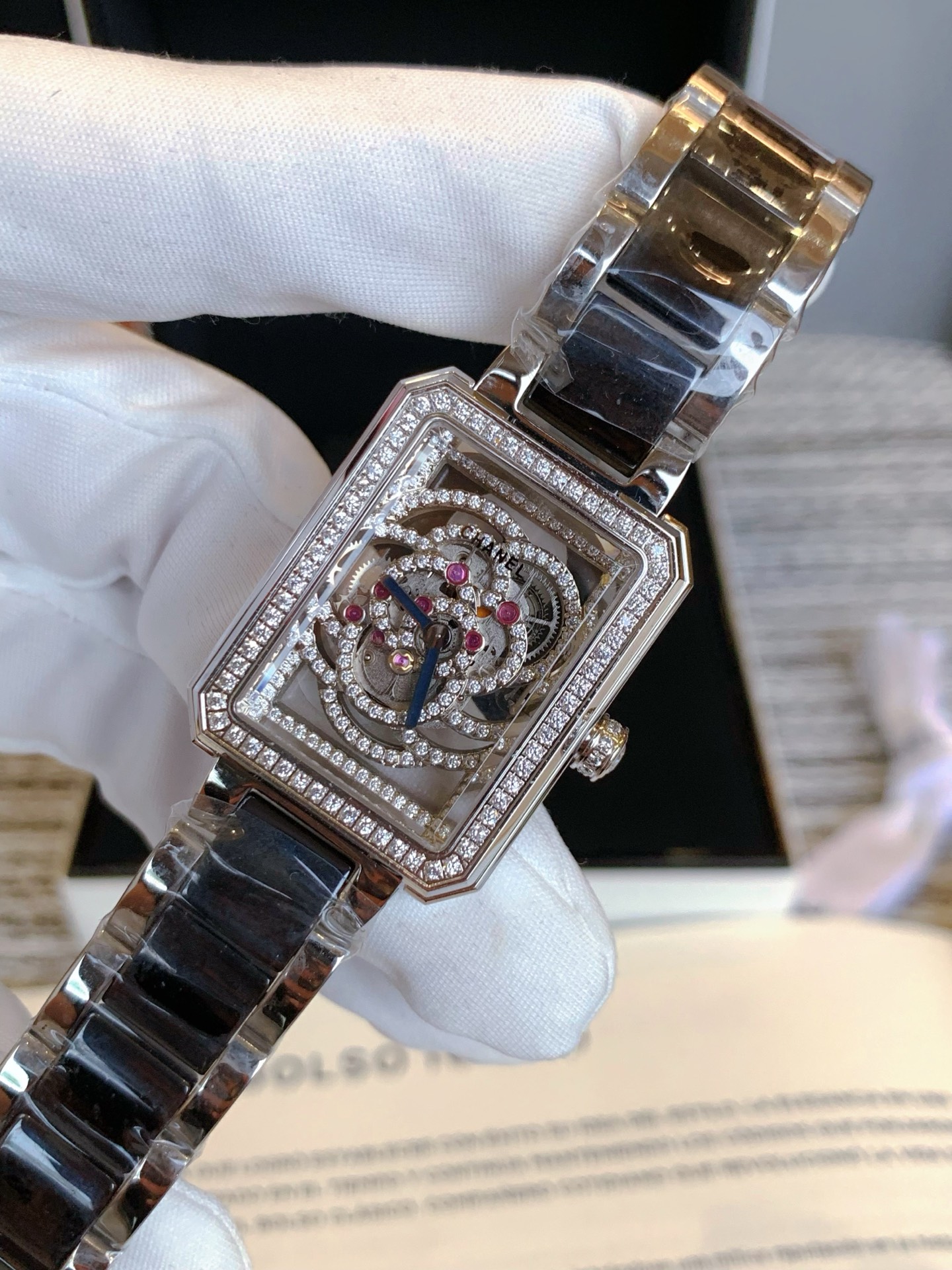 Chanel Tea Flower Wristwatch: Elegant Design with Powerful Elements and Timeless Beauty - 图片 3