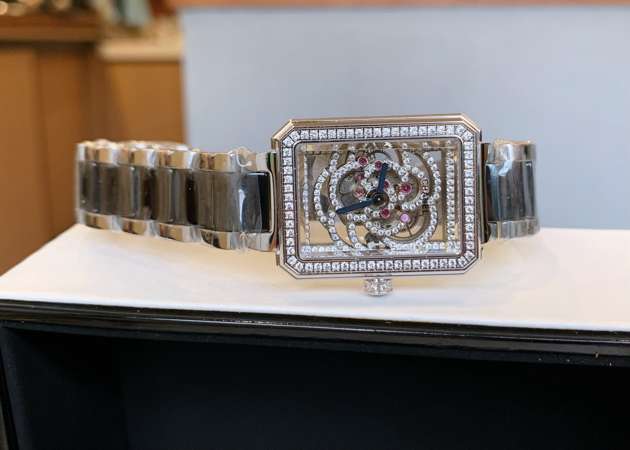 Chanel Tea Flower Wristwatch: Elegant Design with Powerful Elements and Timeless Beauty - 图片 6
