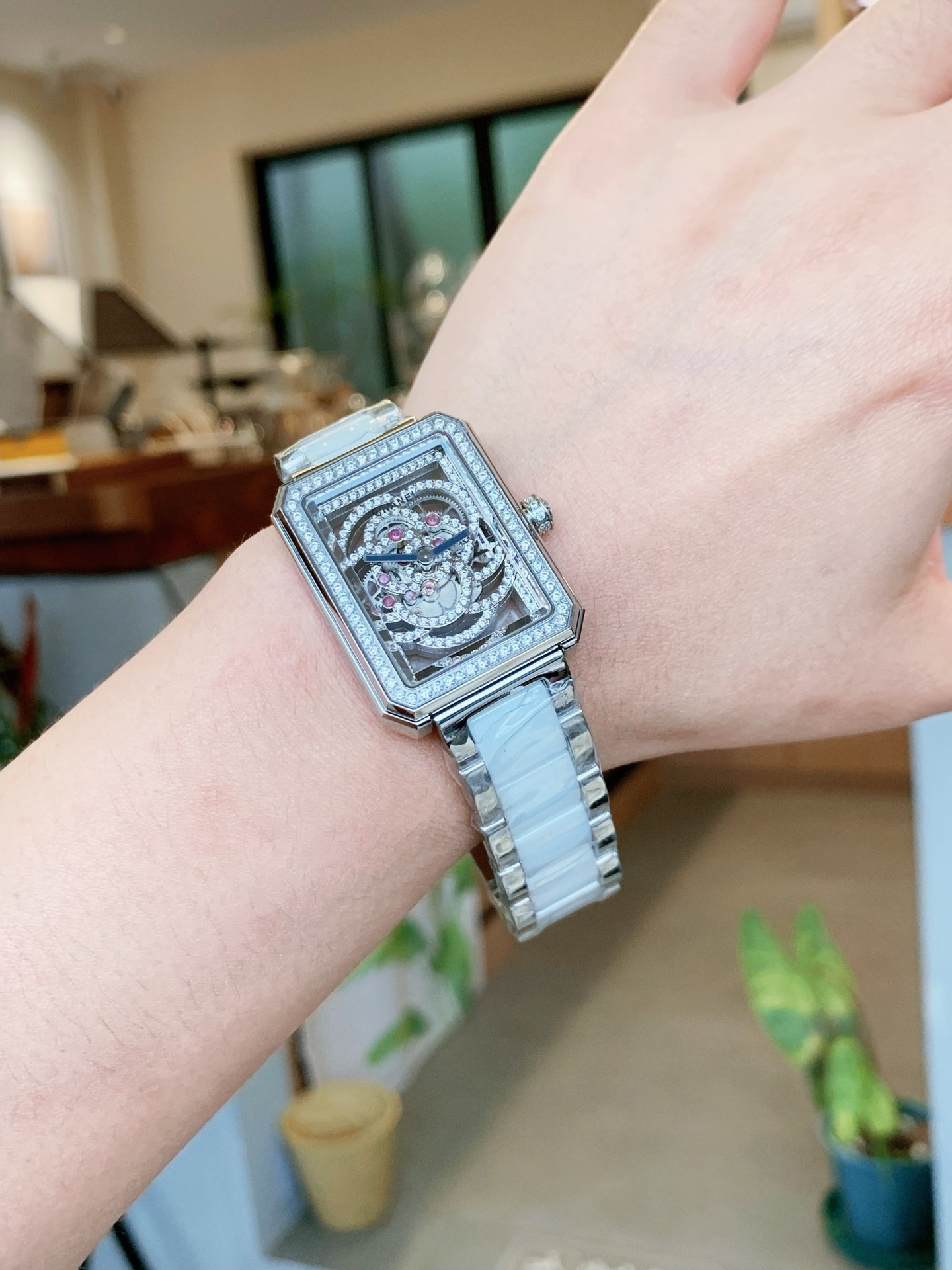 Chanel Premier Camélia Skeleton Watch: Elegance and Power Through Tea Flower Inspiration - 图片 7