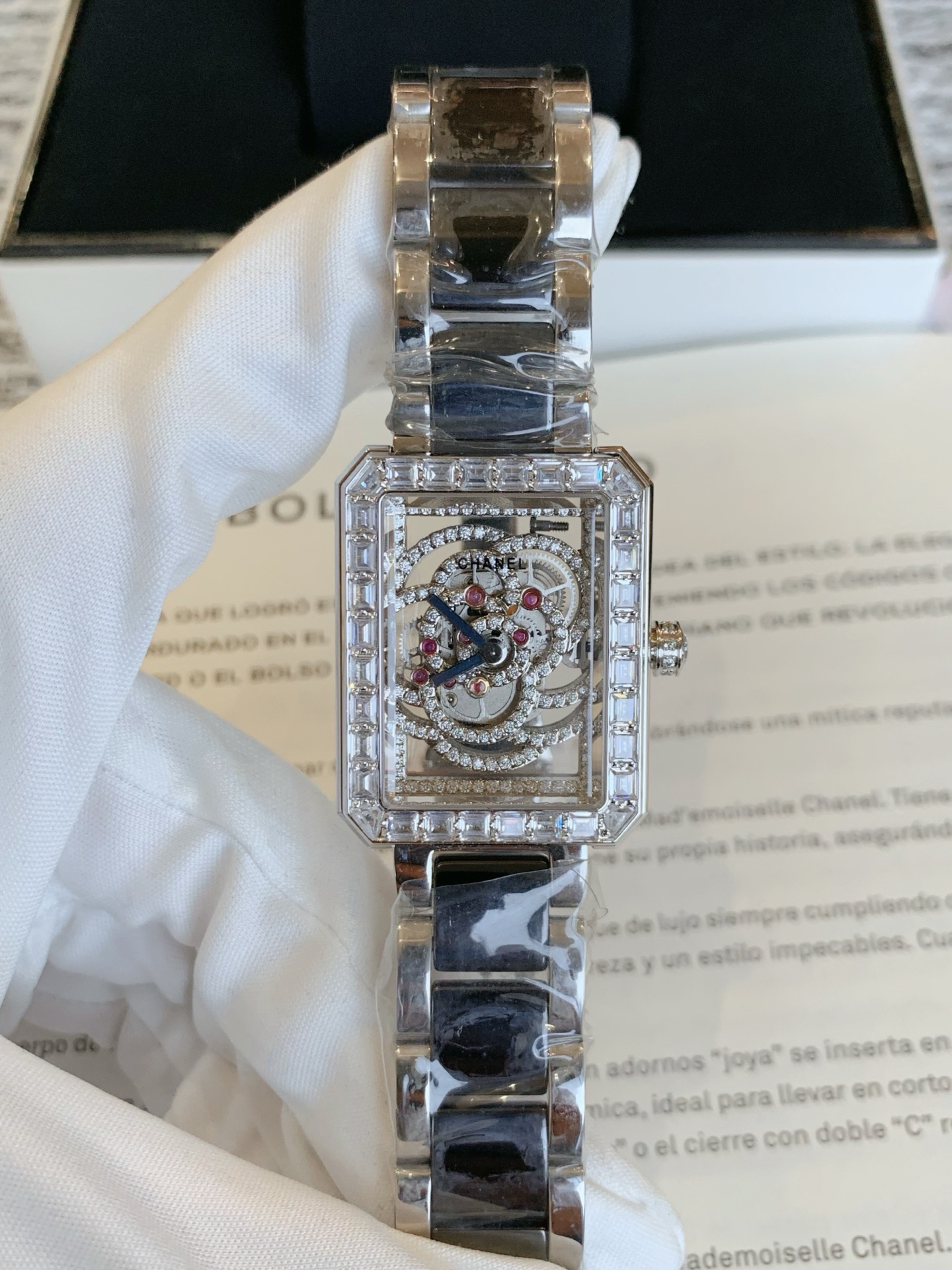 Chanel Première Camélía Skeleton Wristwatch: Elegance and Resilience in Design and Materials - 图片 4