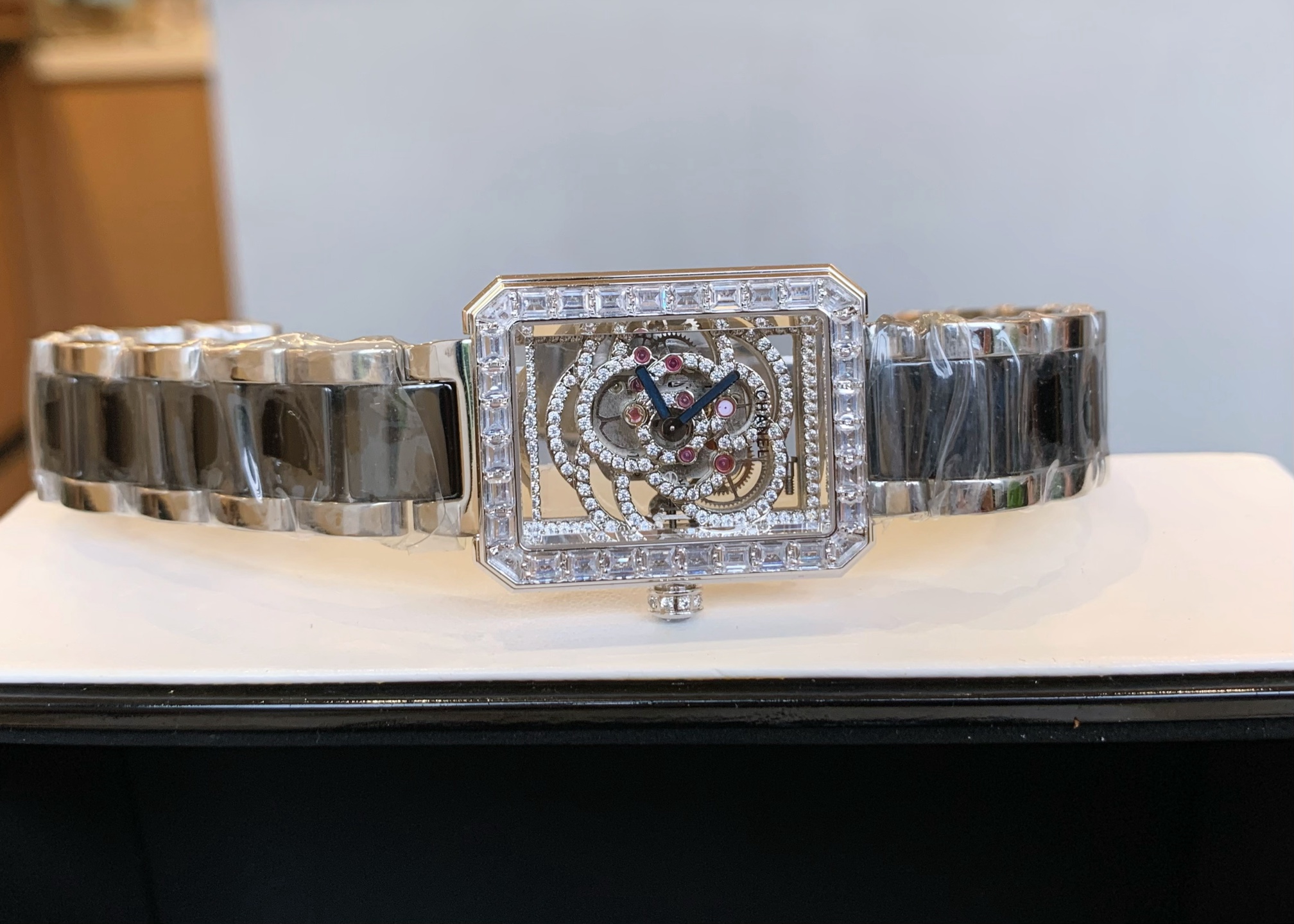 Chanel Première Camélía Skeleton Wristwatch: Elegance and Resilience in Design and Materials - 图片 5