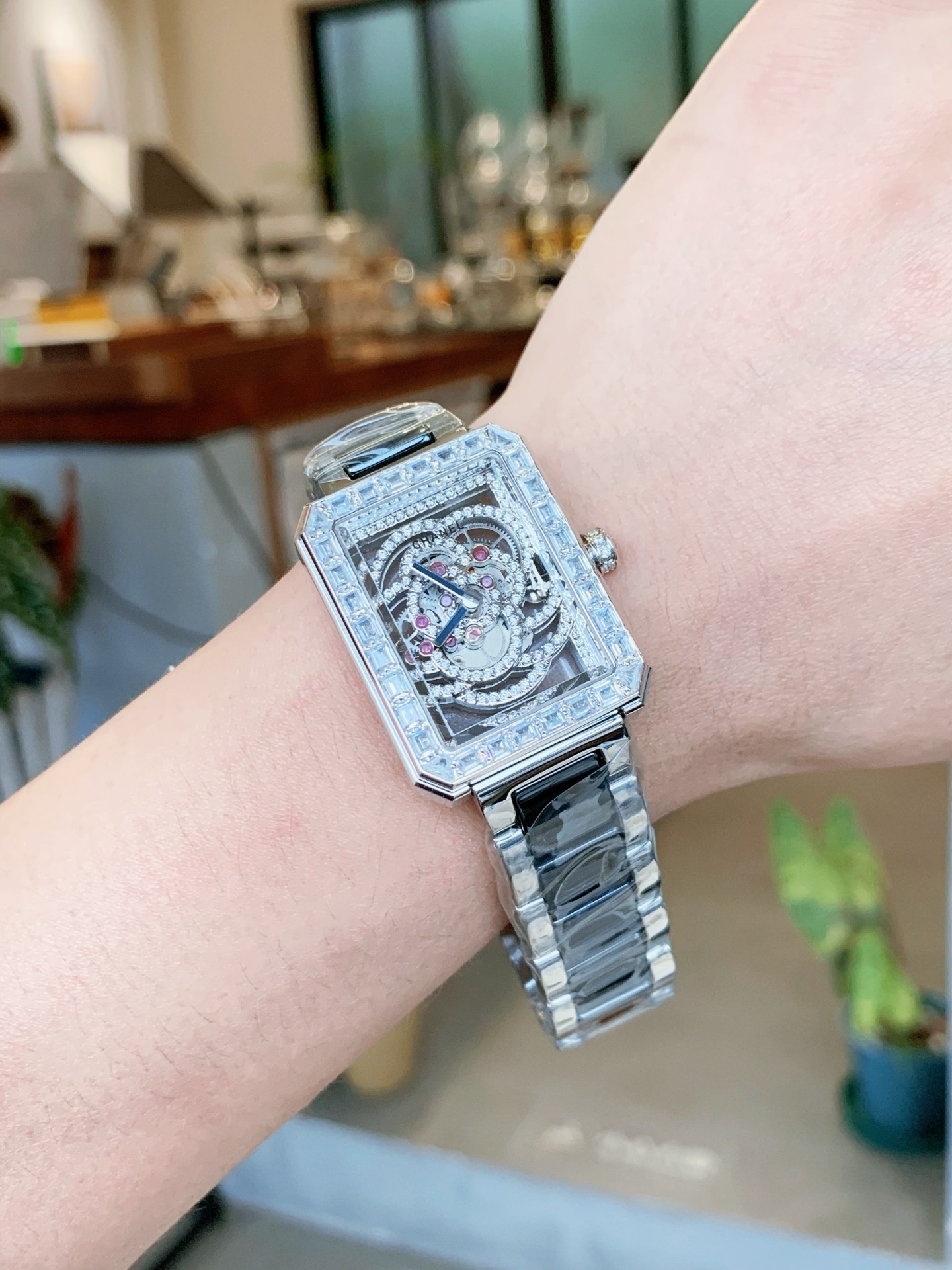 Chanel Première Camélía Skeleton Wristwatch: Elegance and Resilience in Design and Materials - 图片 7