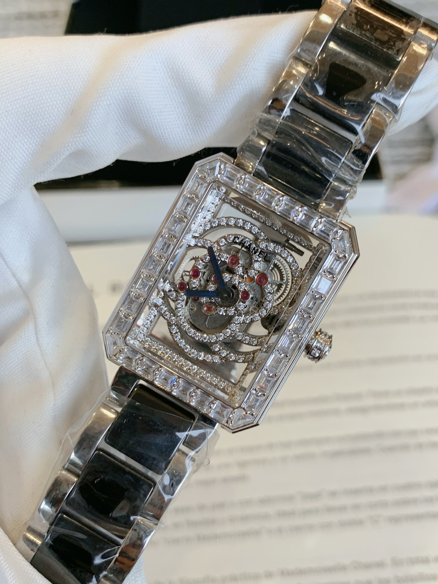 Chanel Première Camélía Skeleton Wristwatch: Elegance and Resilience in Design and Materials - 图片 2