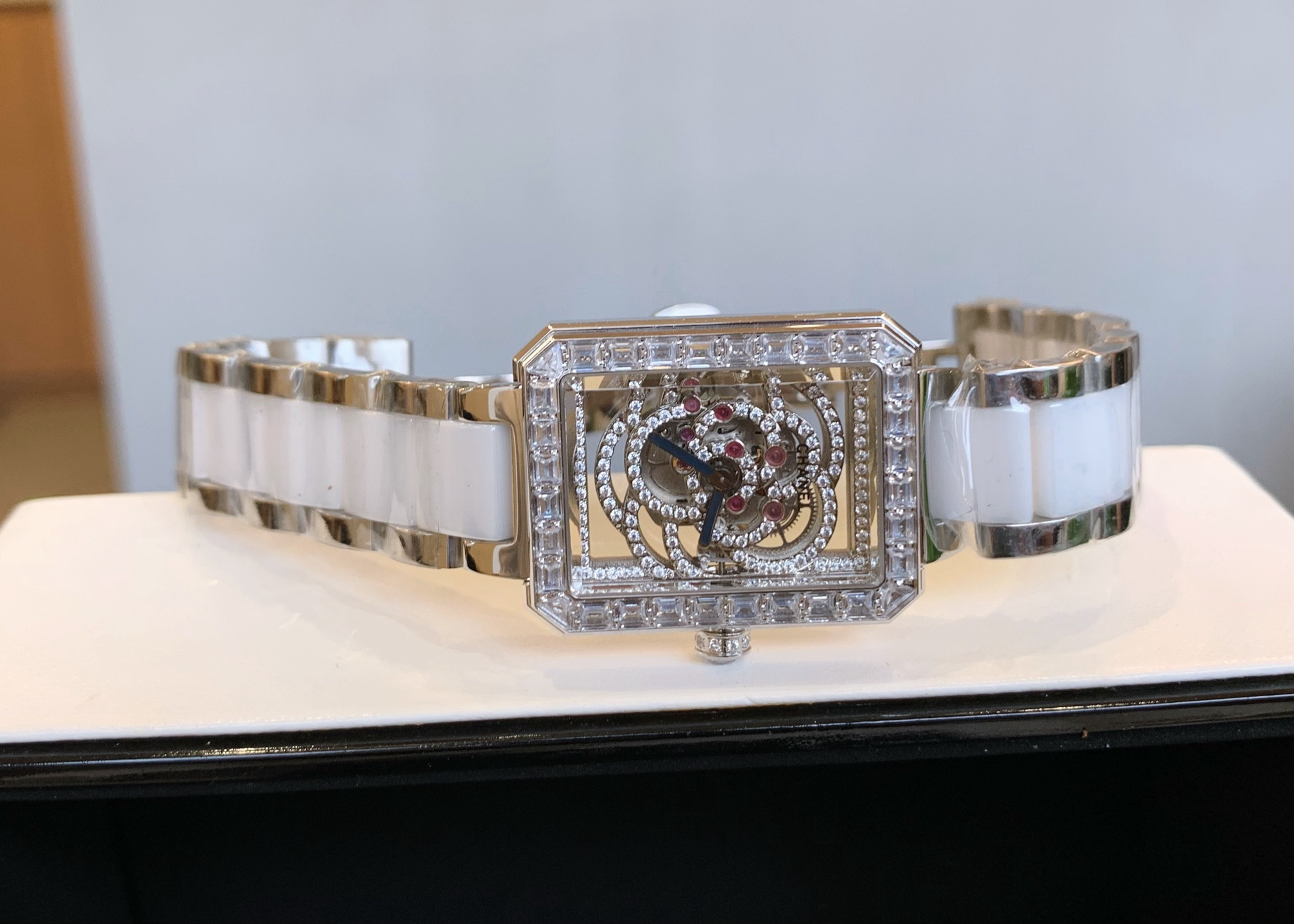 Chanel Première Camélía Skeleton Watch: Elegant Design with Tea Flower Inspiration - 图片 5