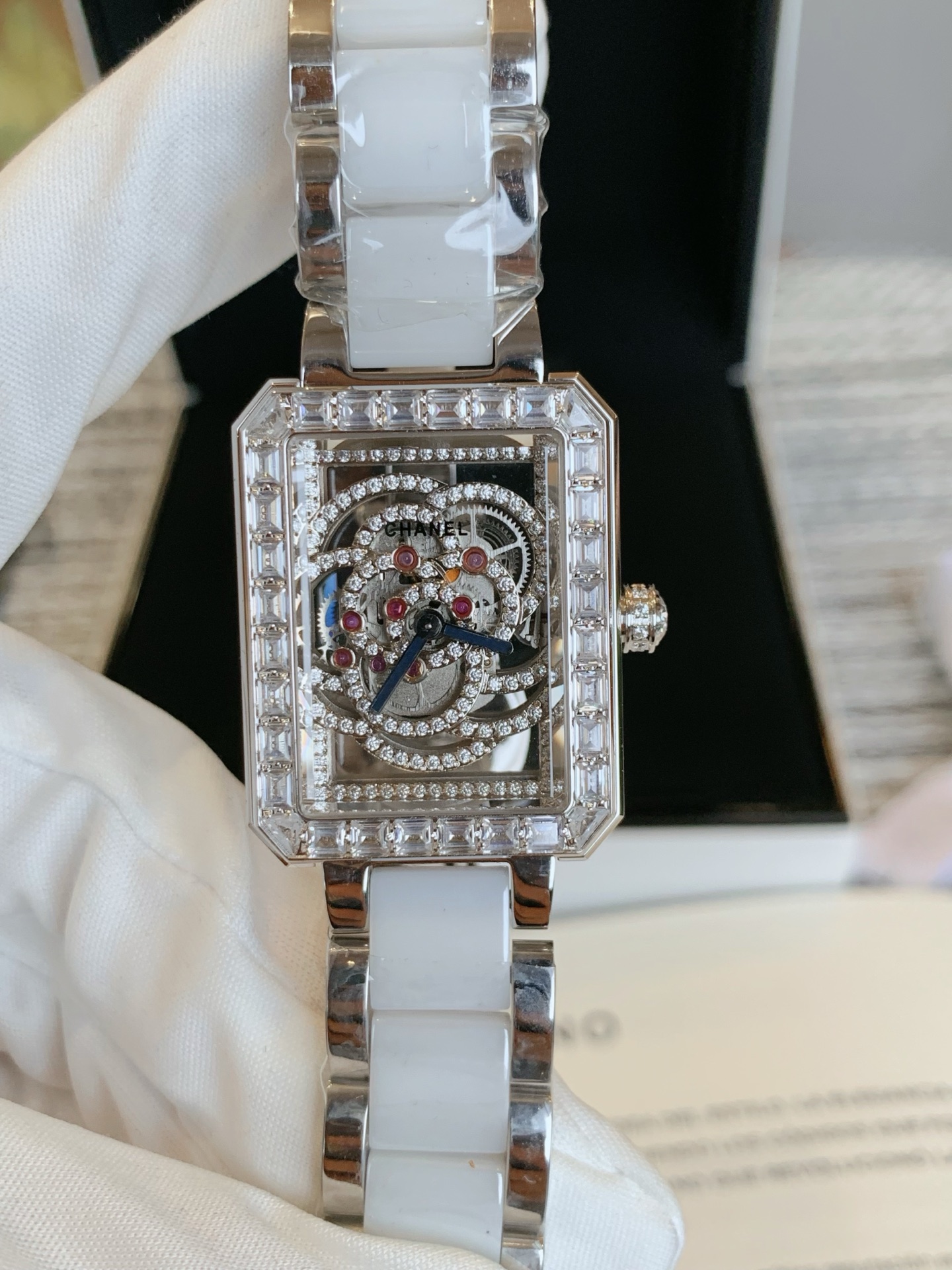 Chanel Première Camélía Skeleton Watch: Elegant Design with Tea Flower Inspiration - 图片 2