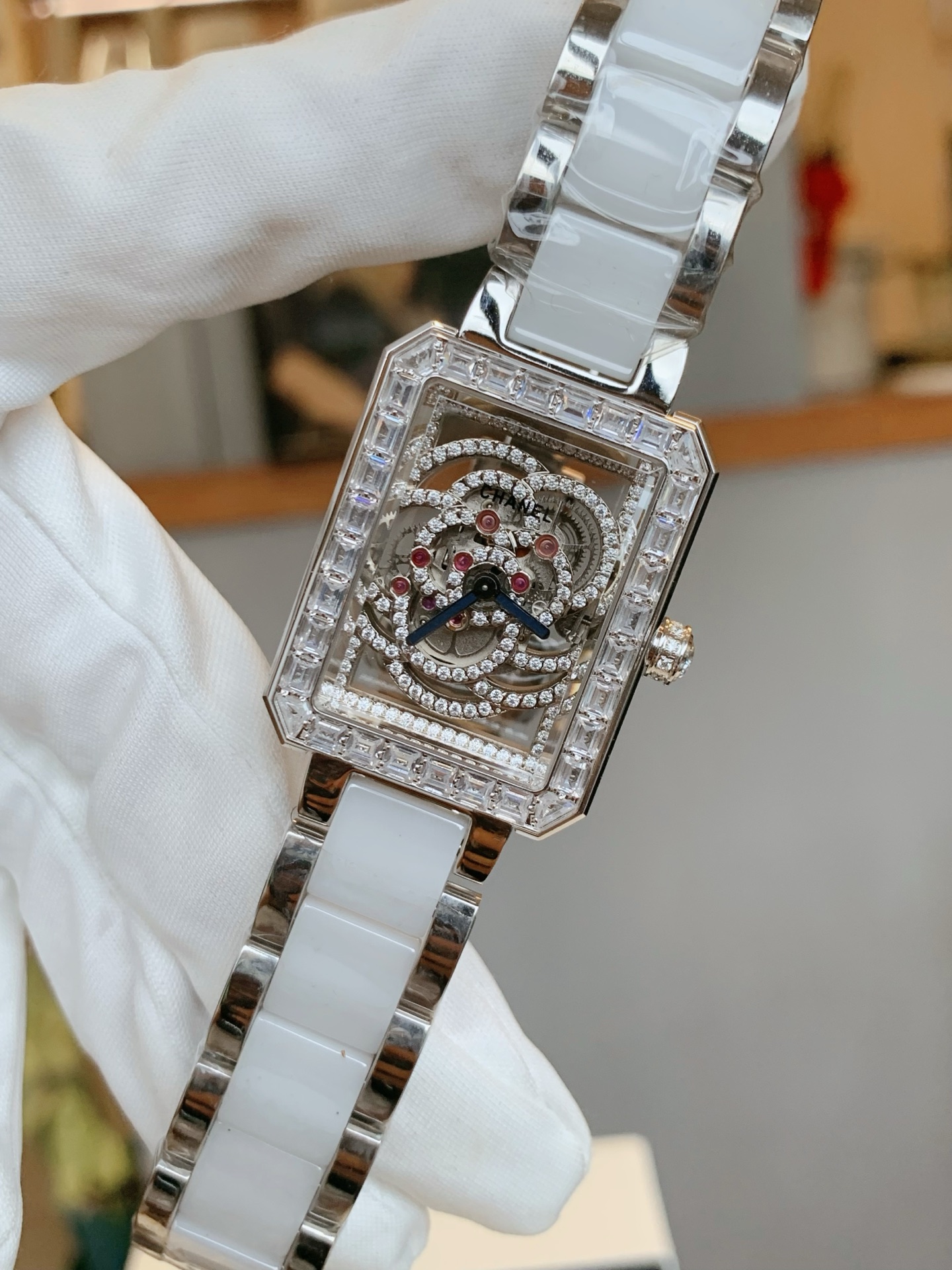 Chanel Première Camélía Skeleton Watch: Elegant Design with Tea Flower Inspiration - 图片 4