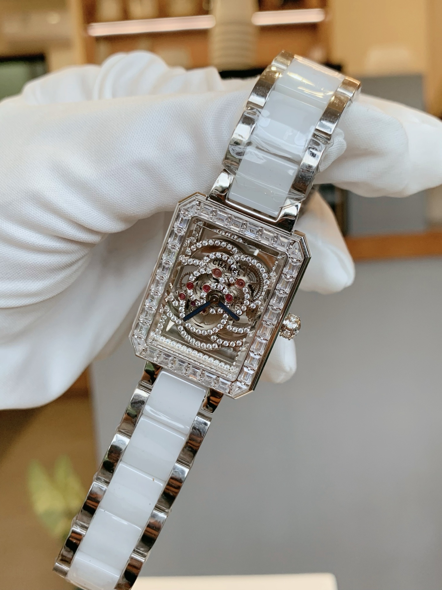 Chanel Première Camélía Skeleton Watch: Elegant Design with Tea Flower Inspiration - 图片 7