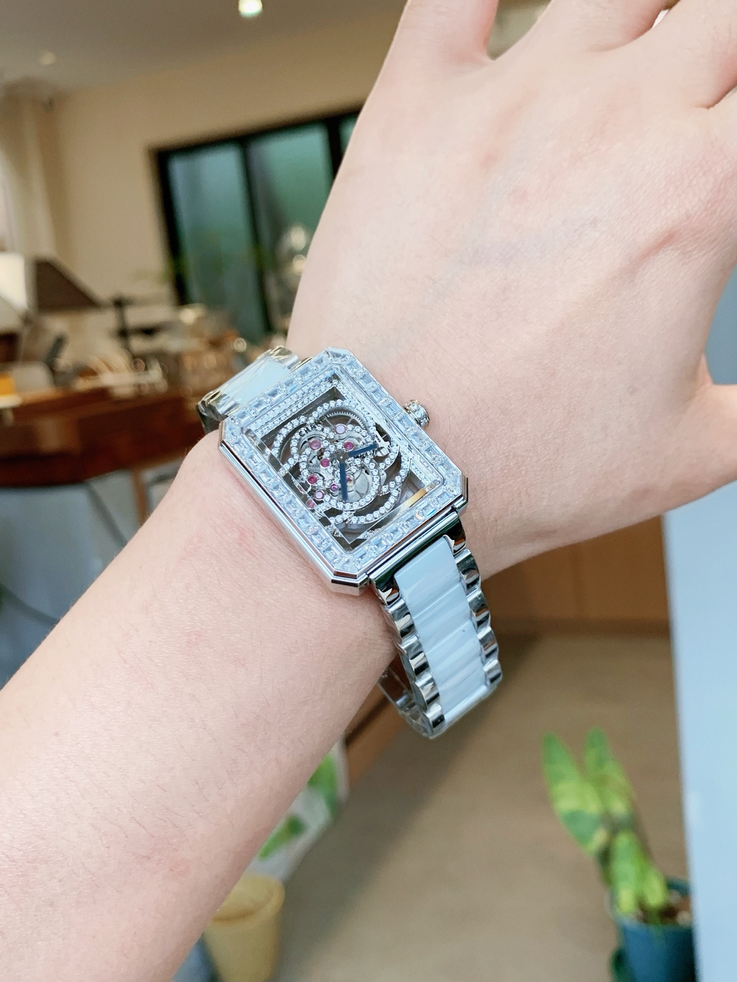 Chanel Première Camélía Skeleton Watch: Elegant Design with Tea Flower Elements - 图片 8