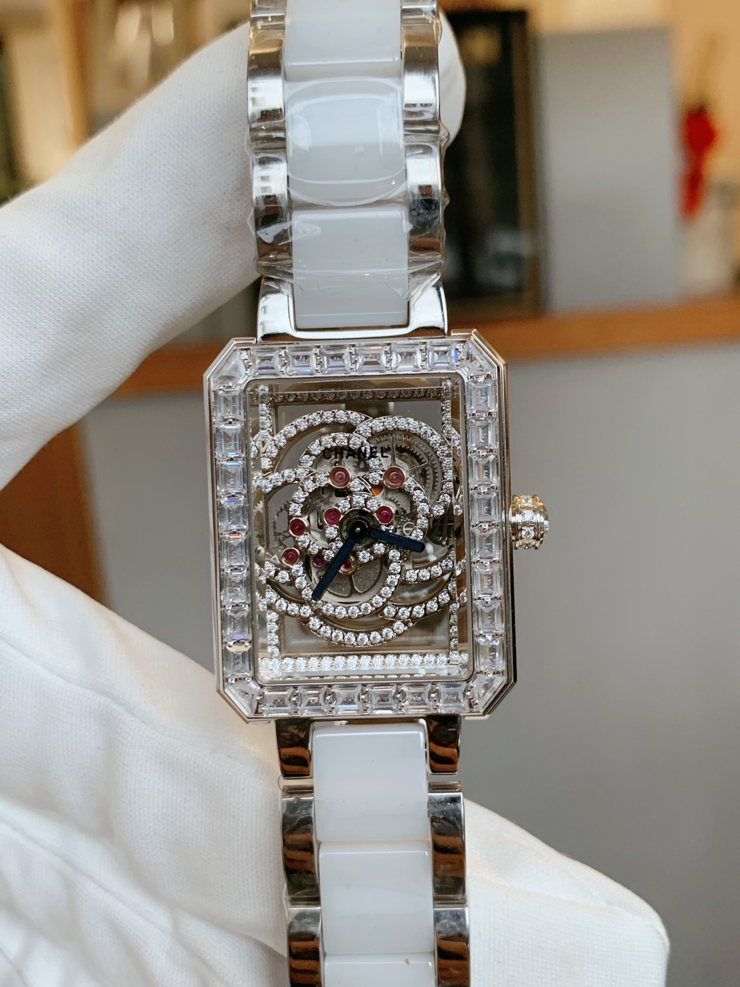 Chanel Première Camélía Skeleton Watch: Elegant Design with Tea Flower Inspiration - 图片 3