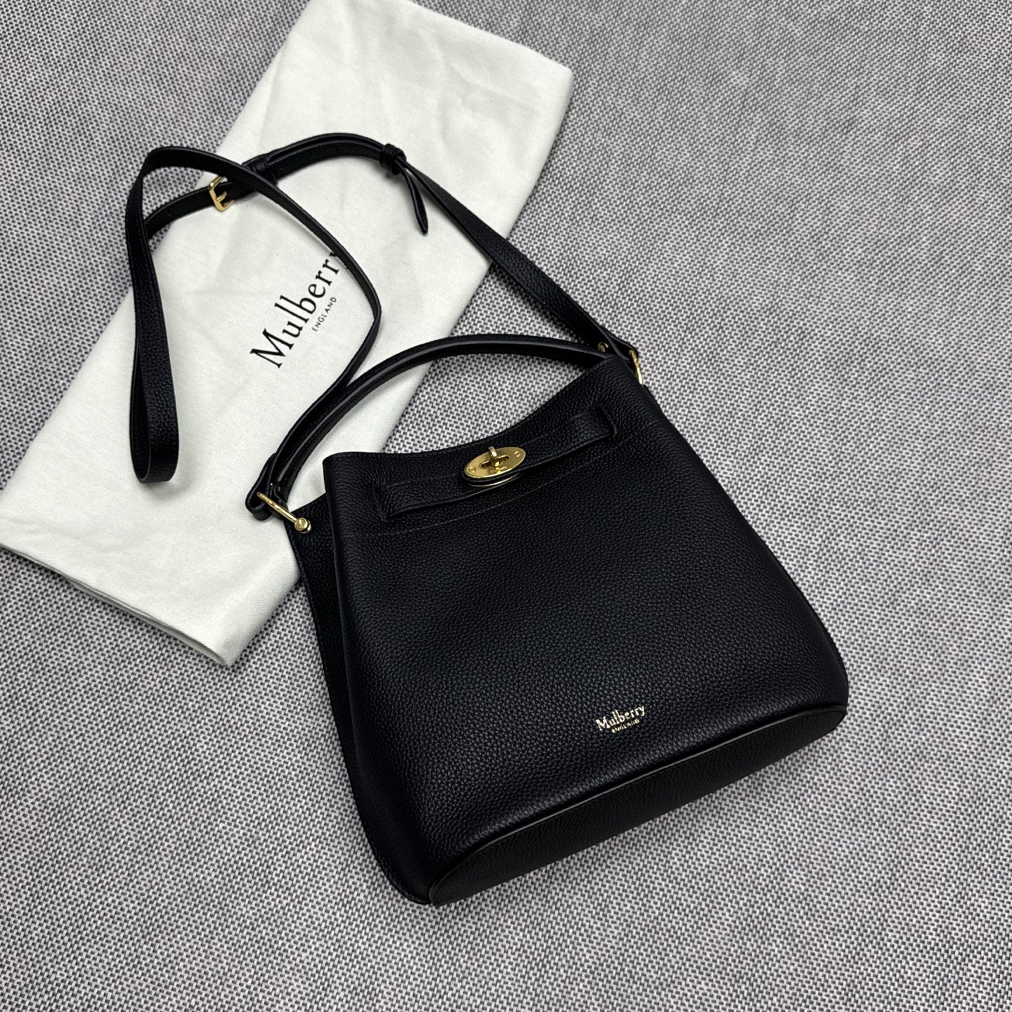 Purchasing-grade mulberry Islington bucket bag has been shipped, black