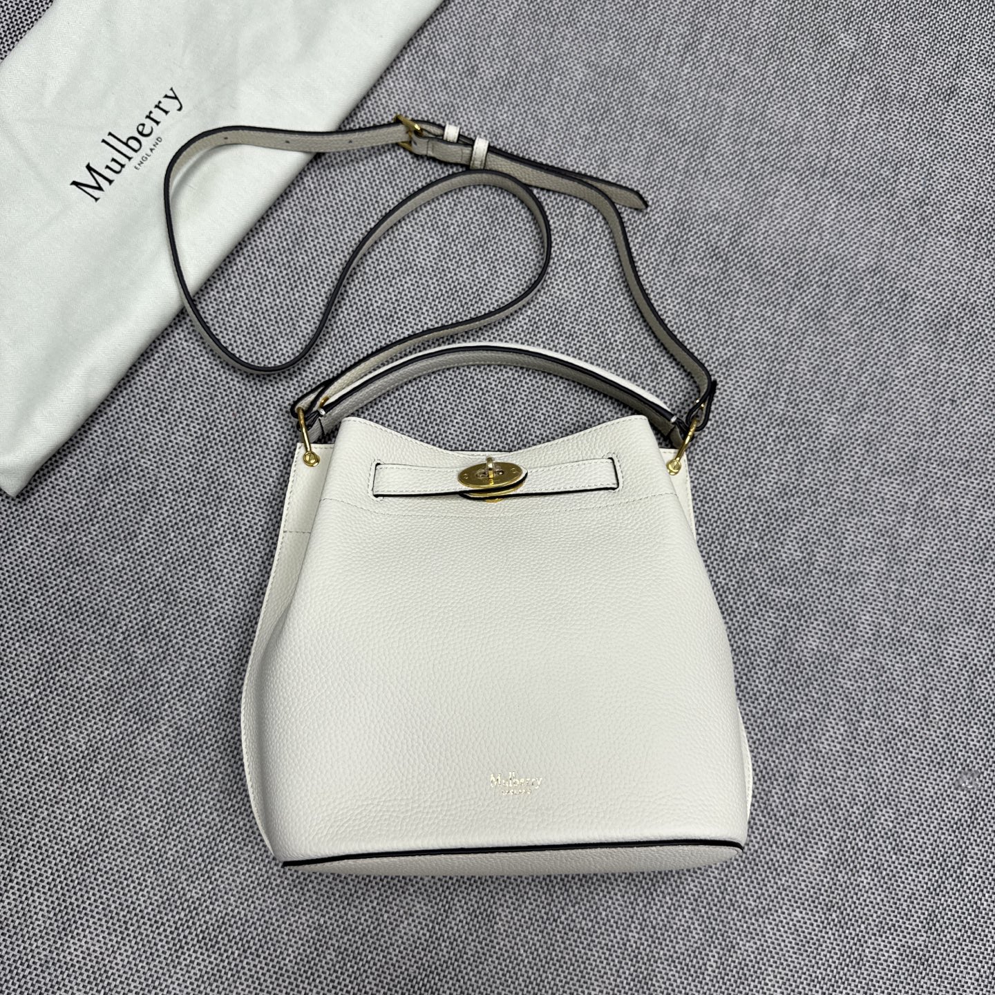 Purchasing-grade mulberry Islington bucket bag has been shipped, white