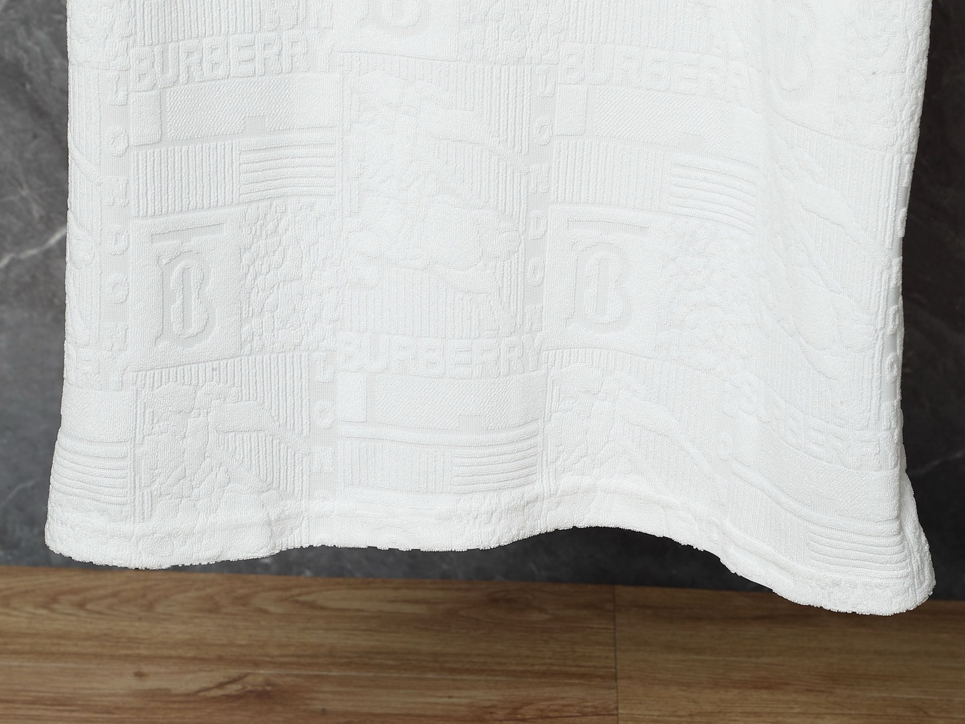 Burberry Conjunto Casual de Verano para Hombre con Textura Jacquard 11 i1748278002894 4503 0 9