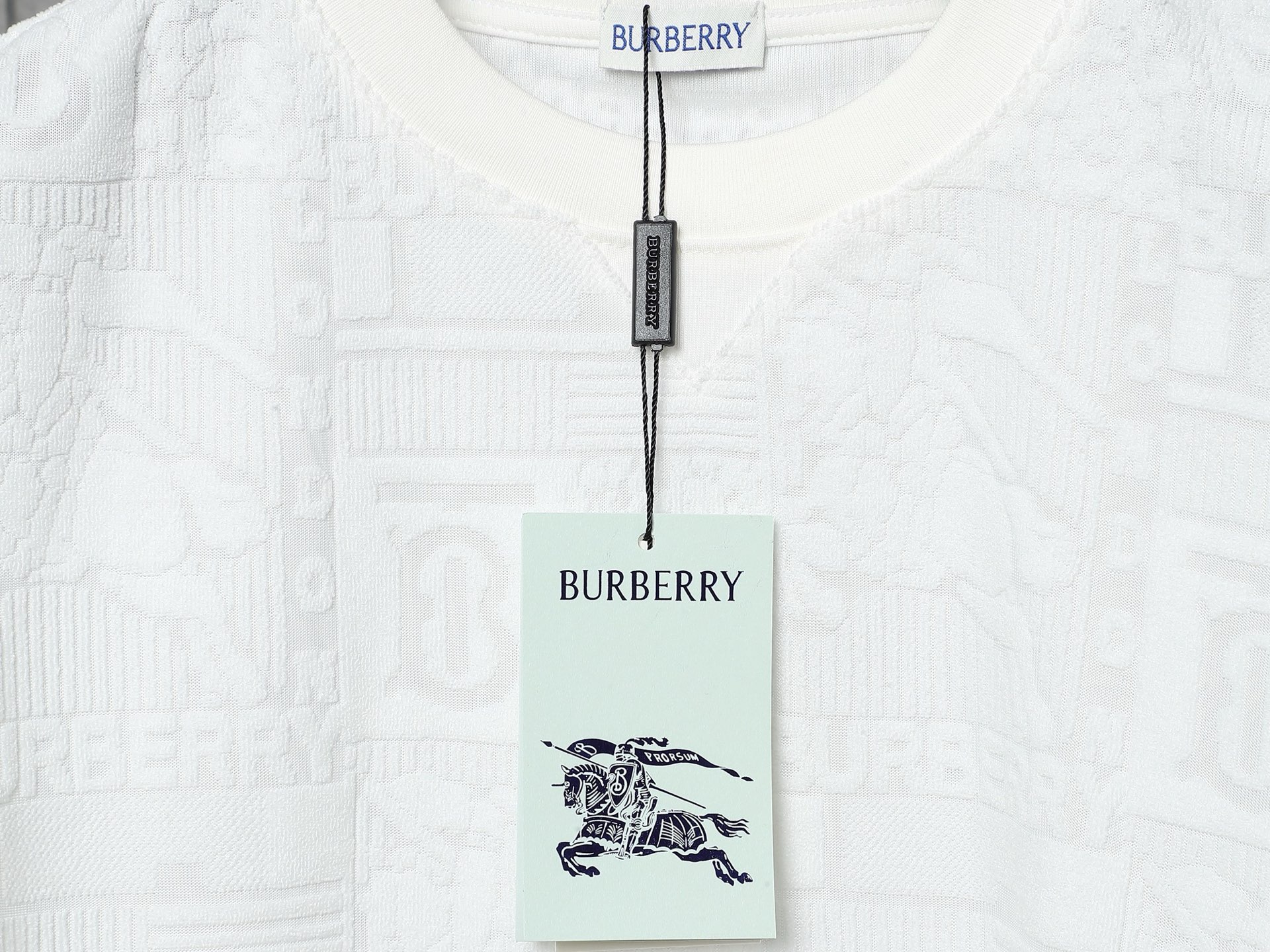 Burberry Conjunto Casual de Verano para Hombre con Textura Jacquard 6 i1748278002912 7744 0 4