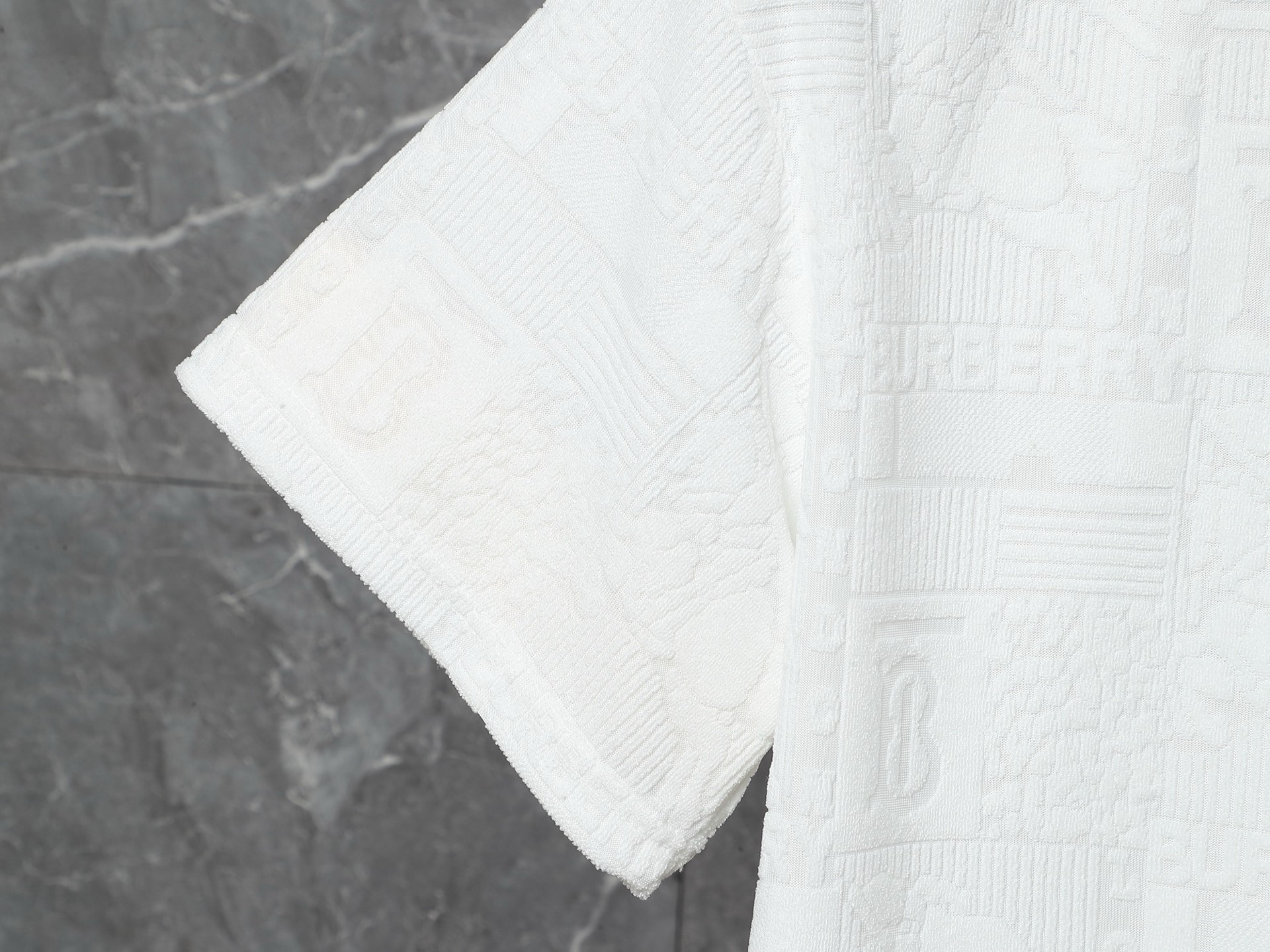 Burberry Conjunto Casual de Verano para Hombre con Textura Jacquard 10 i1748278003776 6803 0 8