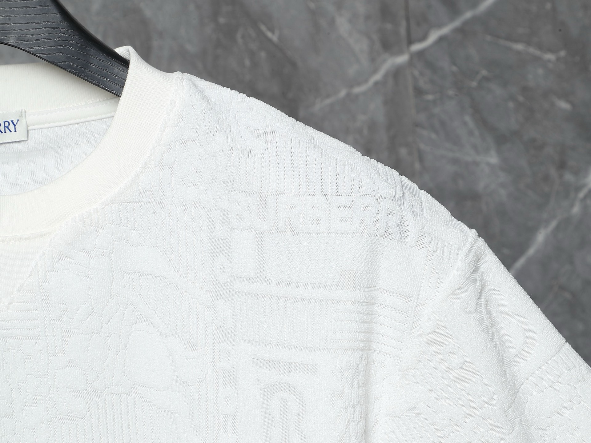 Burberry Conjunto Casual de Verano para Hombre con Textura Jacquard 9 i1748278003789 1176 0 7