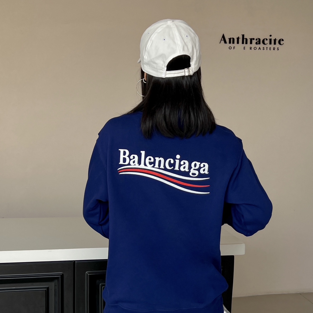 16 Balenciaga 巴黎世家 经典款可乐刺绣卫衣